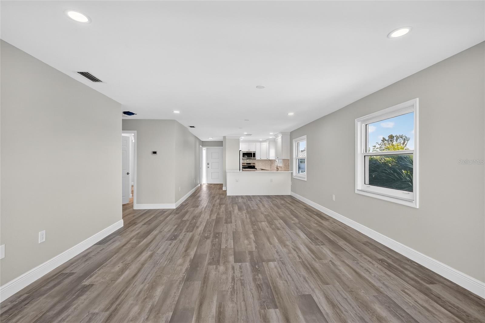 Image 15 of 37 For 600 Manatee Avenue 212