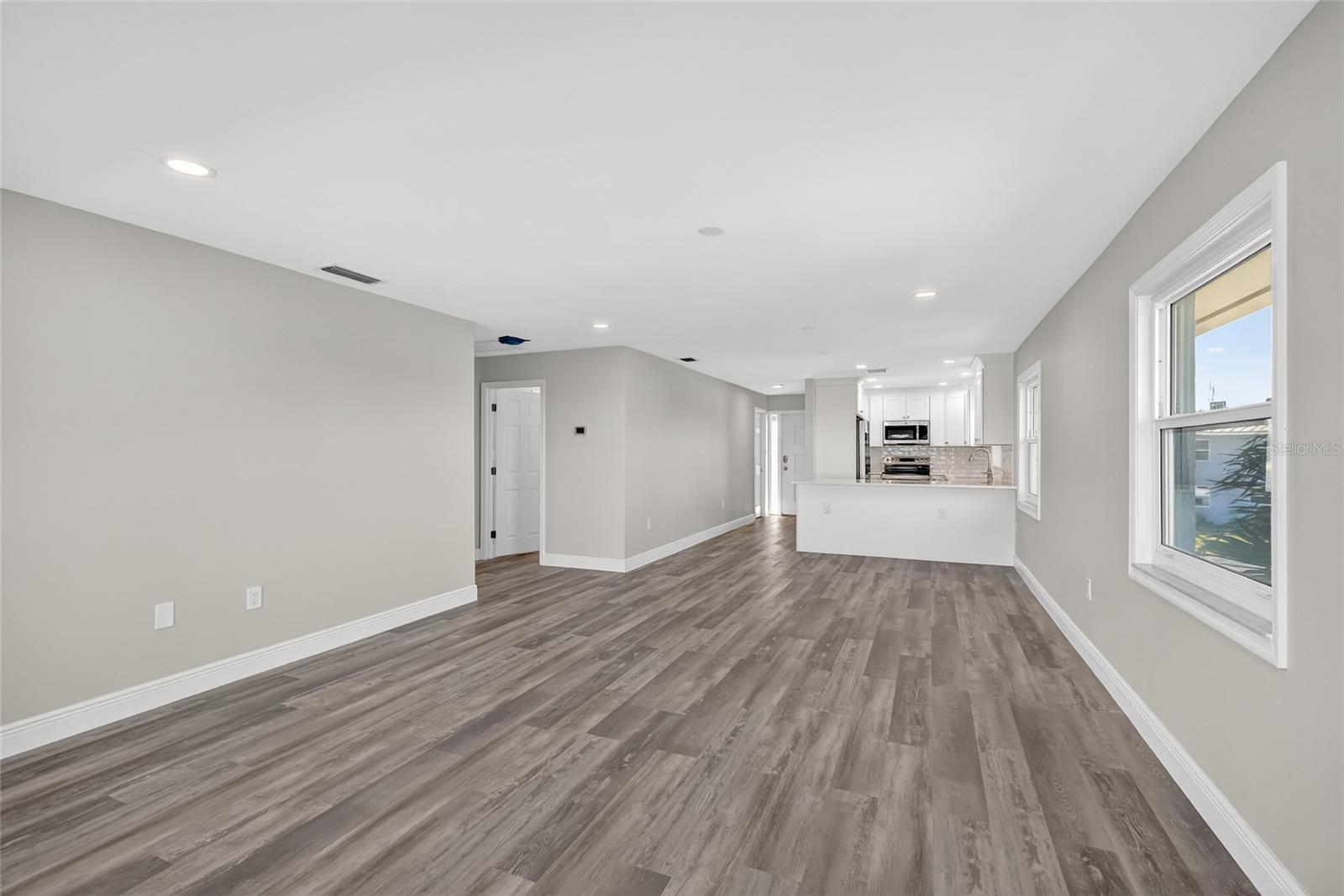 Image 16 of 37 For 600 Manatee Avenue 212