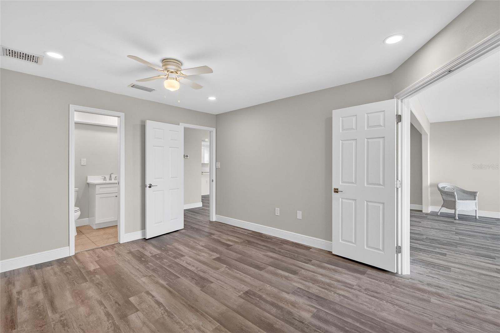 Image 19 of 37 For 600 Manatee Avenue 212