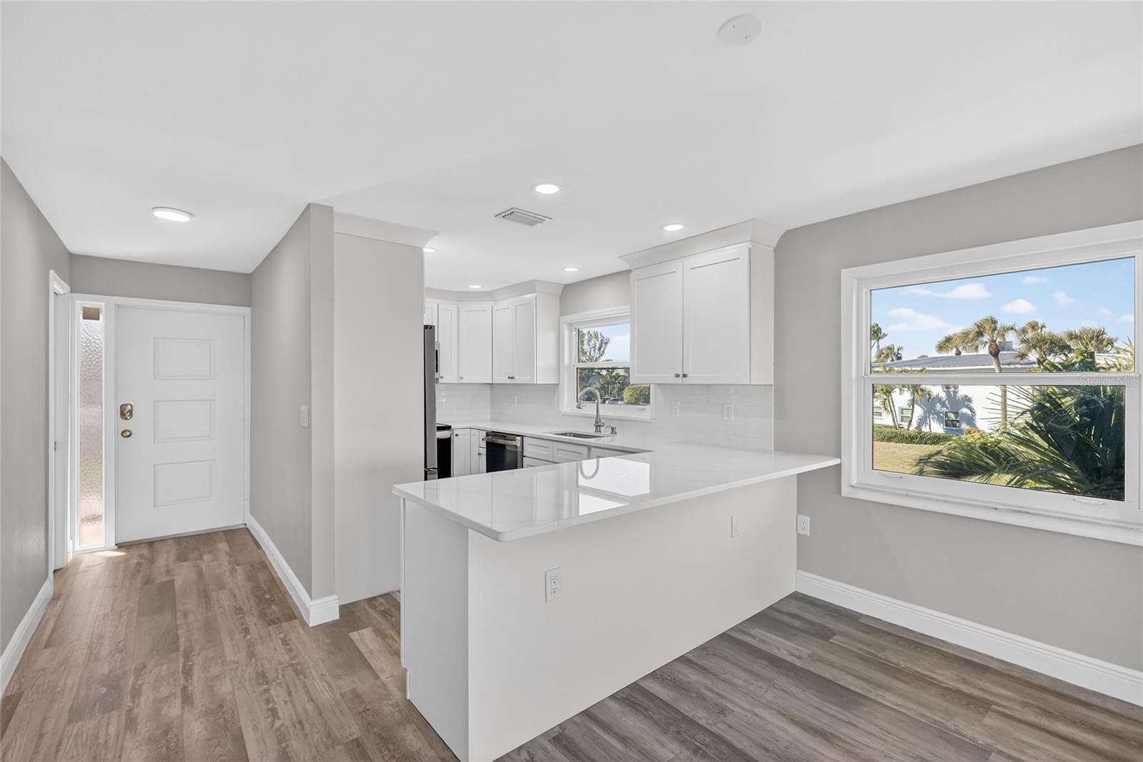 Image 7 of 37 For 600 Manatee Avenue 212