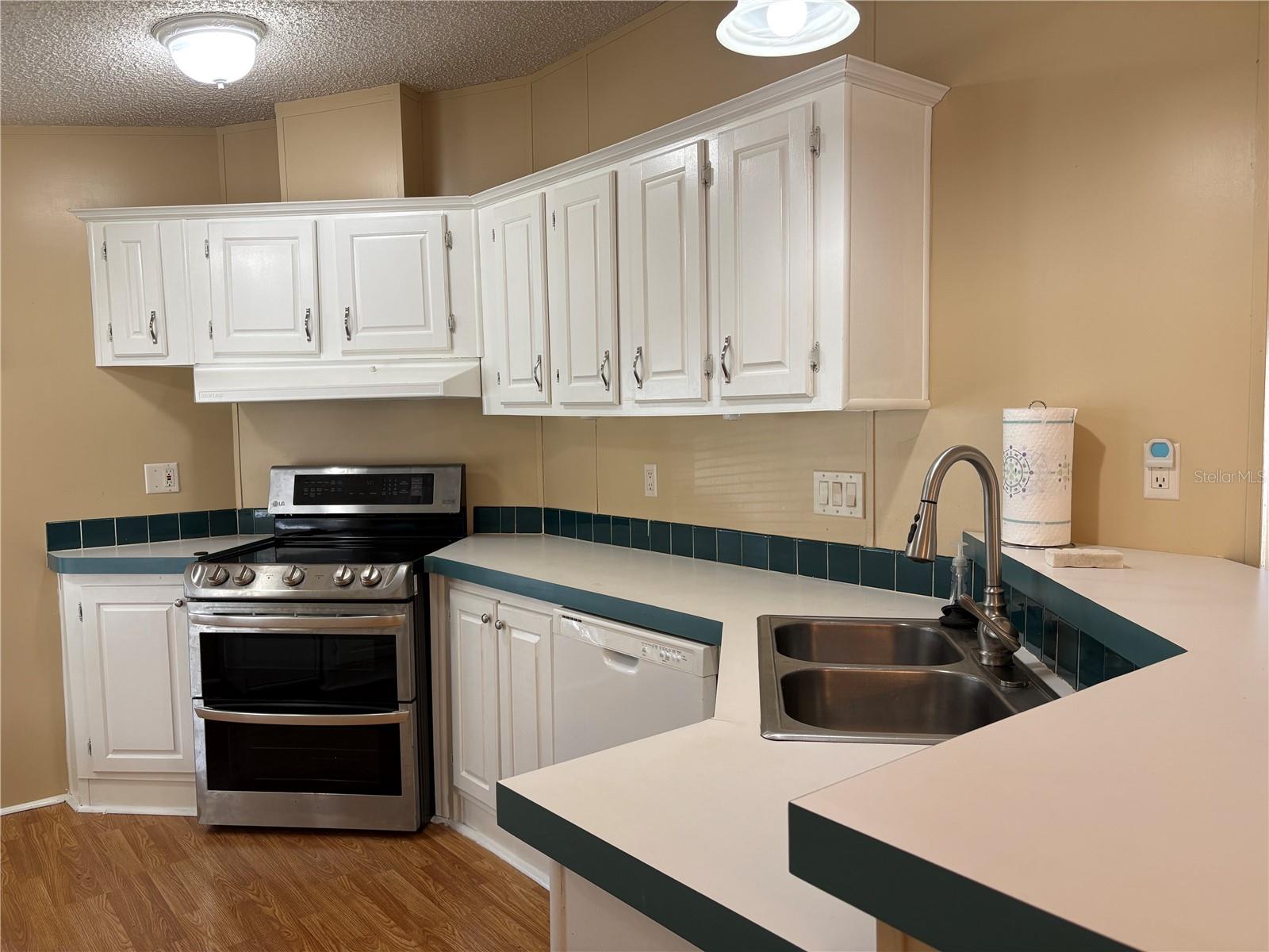 Image 4 of 26 For 5707 45th Street E 281