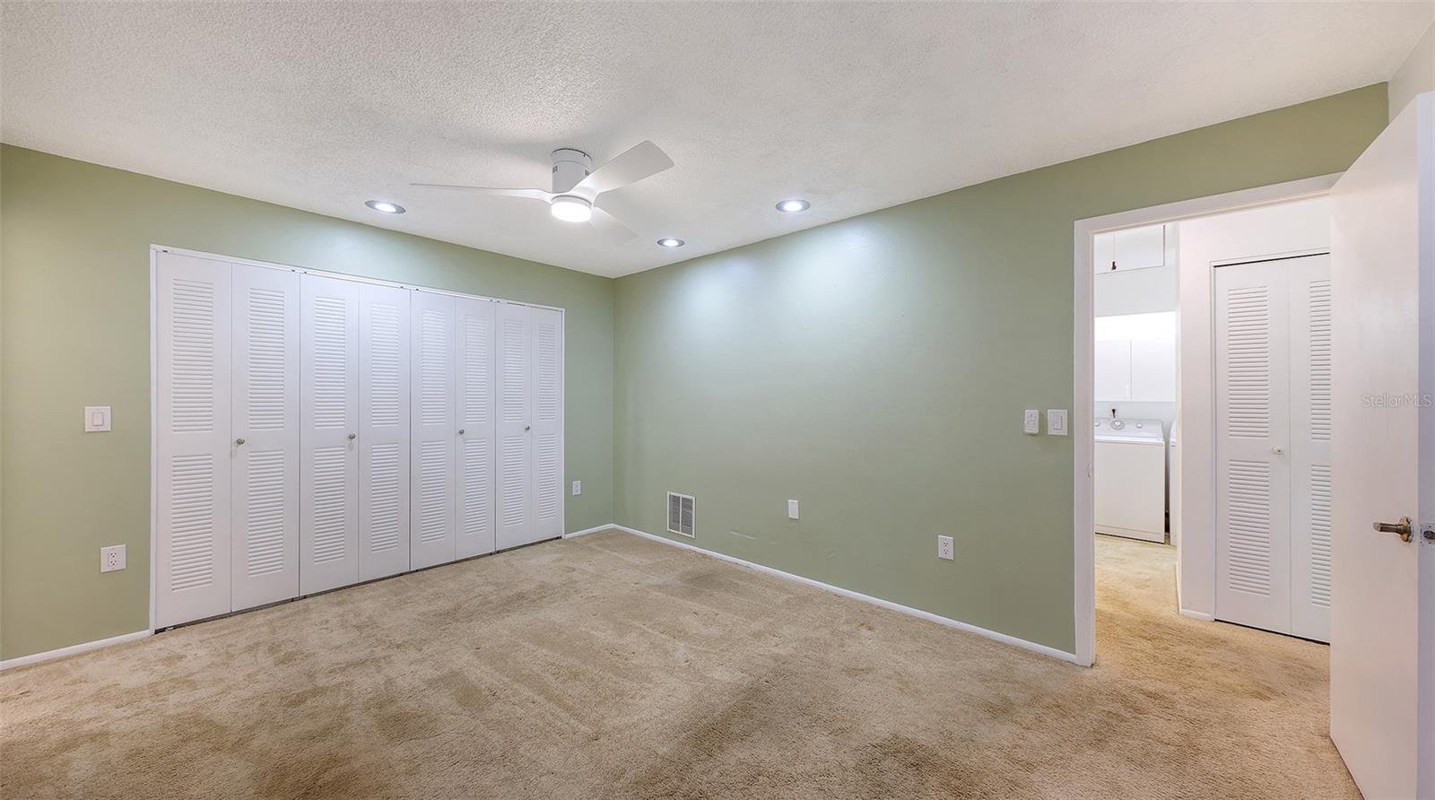 Image 12 of 39 For 4969 Village Gardens Drive 52