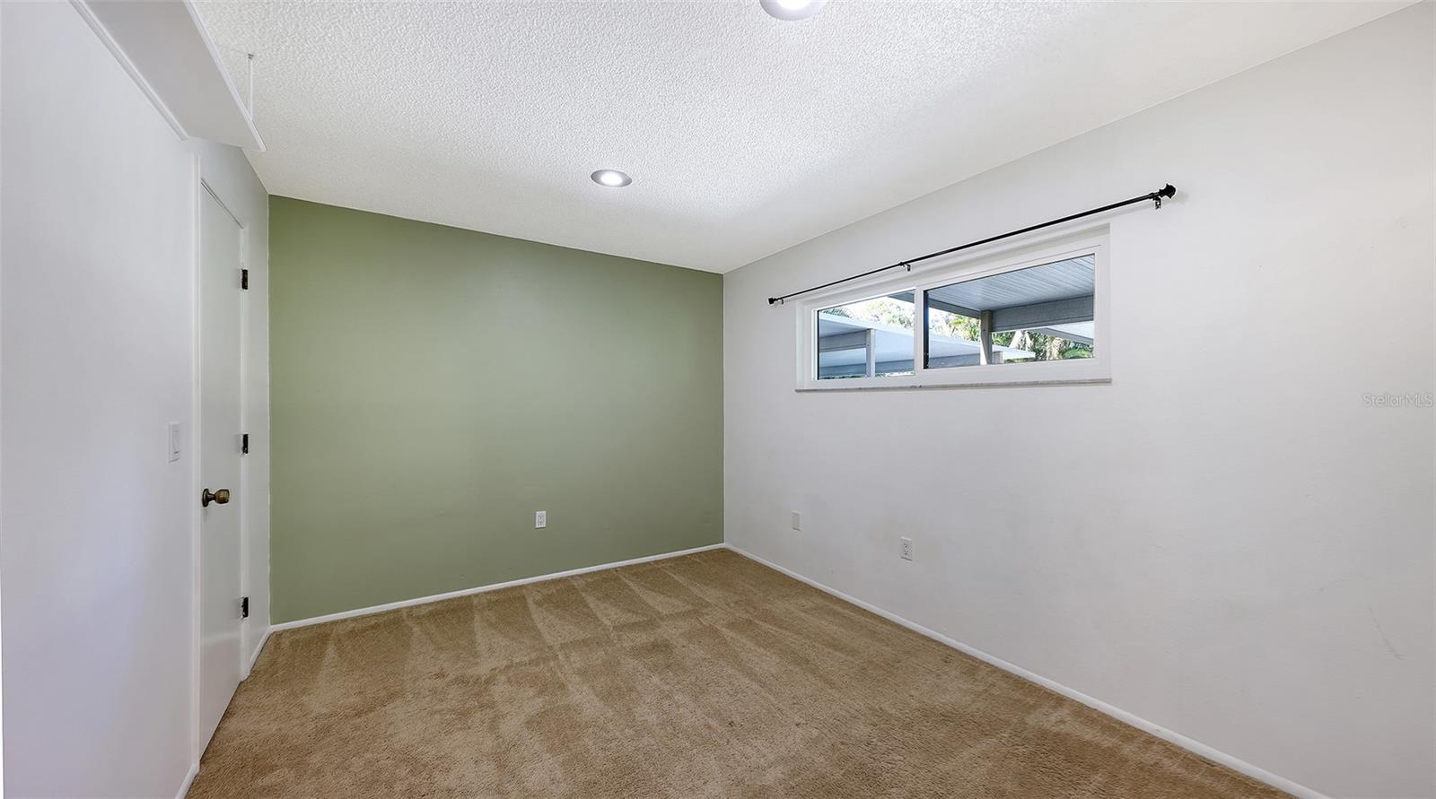 Image 15 of 39 For 4969 Village Gardens Drive 52