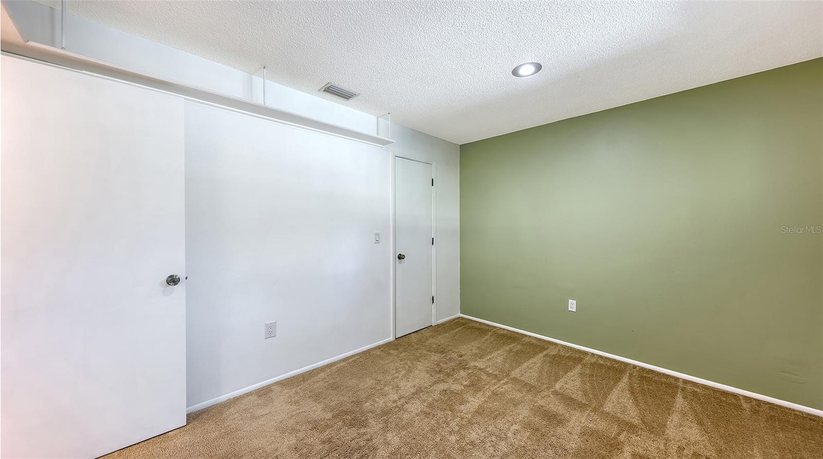 Image 17 of 39 For 4969 Village Gardens Drive 52