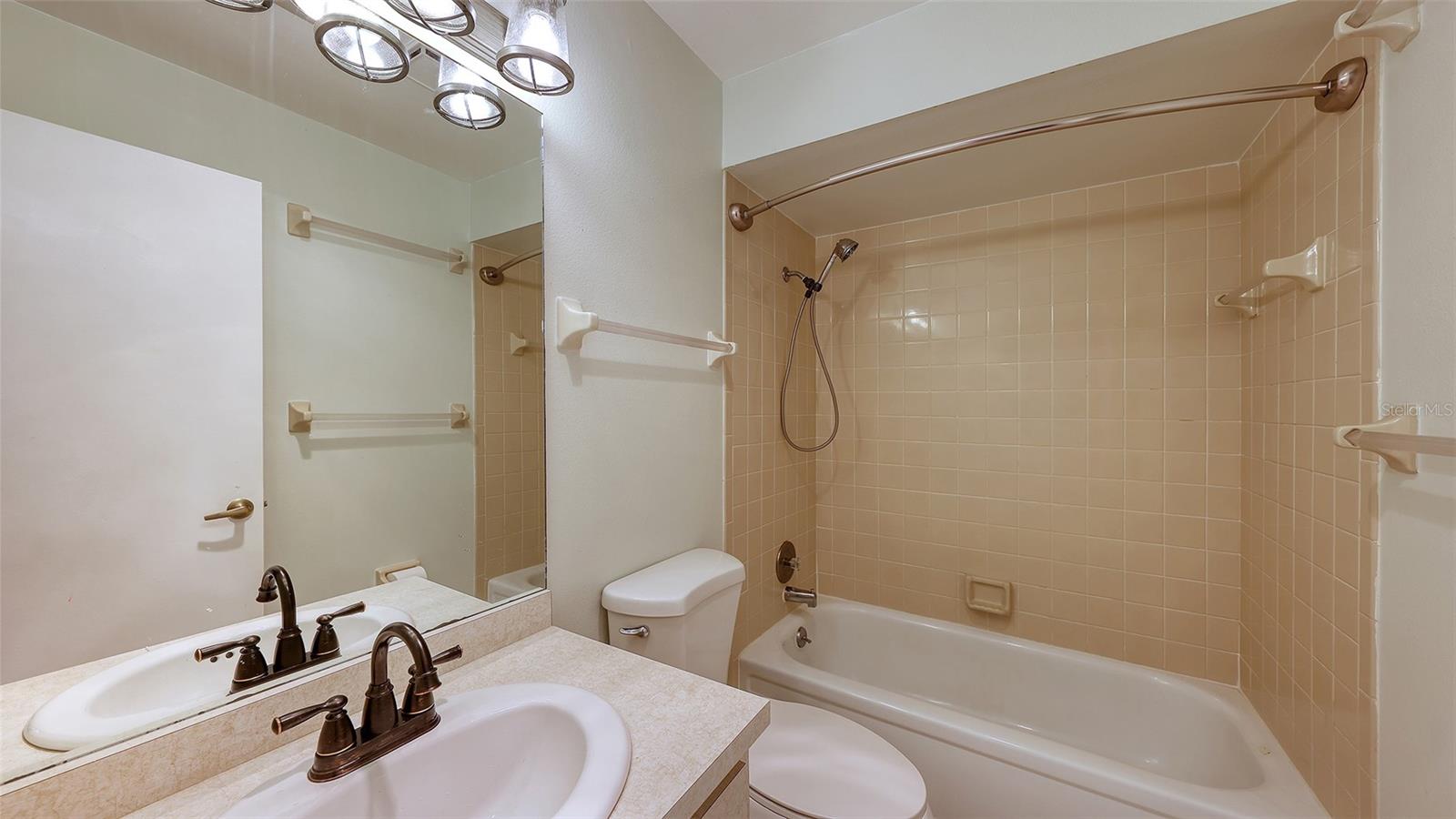 Image 19 of 39 For 4969 Village Gardens Drive 52