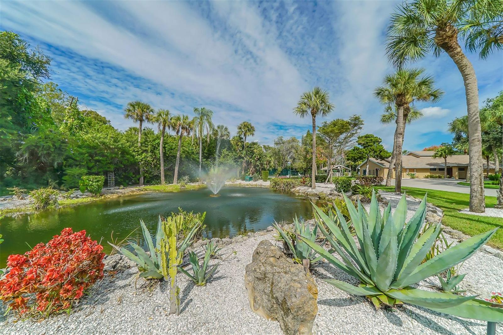 Image 25 of 39 For 4969 Village Gardens Drive 52