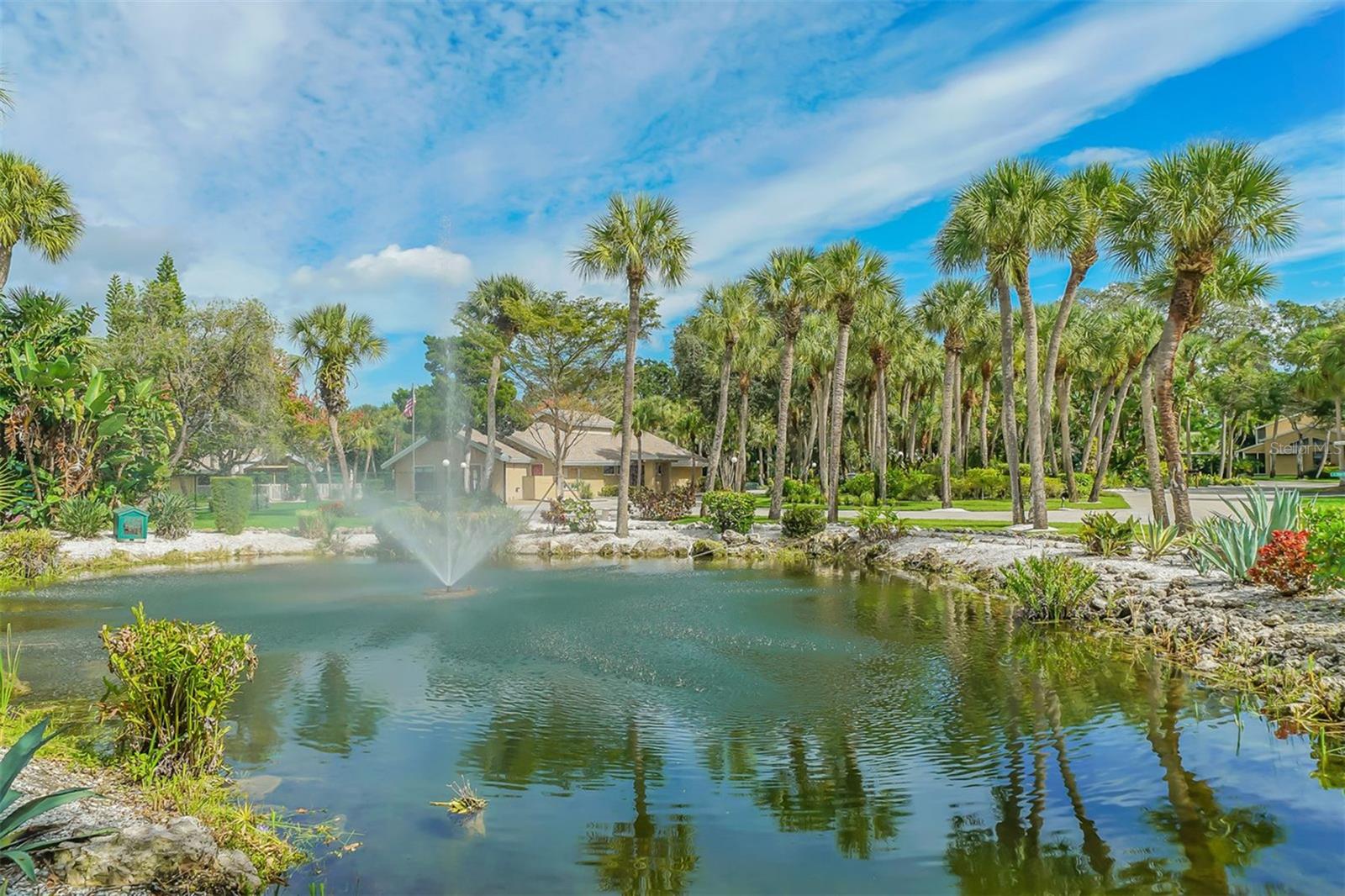 Image 26 of 39 For 4969 Village Gardens Drive 52