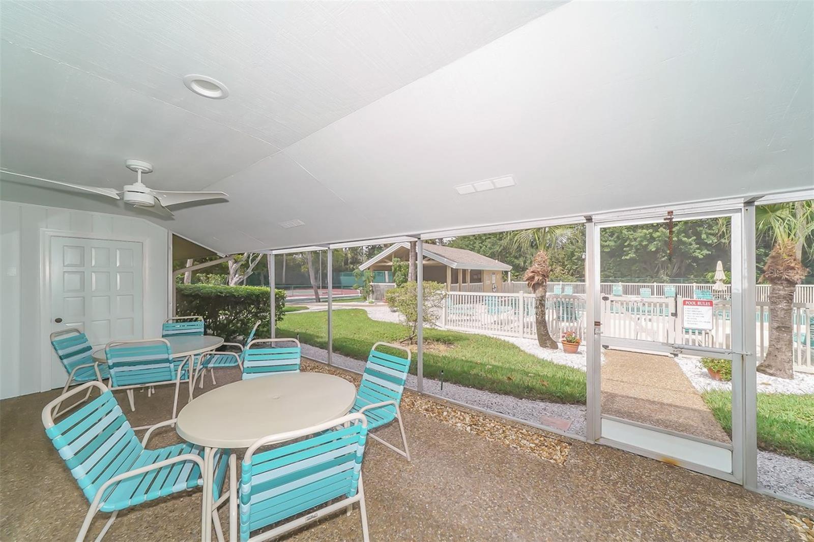 Image 34 of 39 For 4969 Village Gardens Drive 52