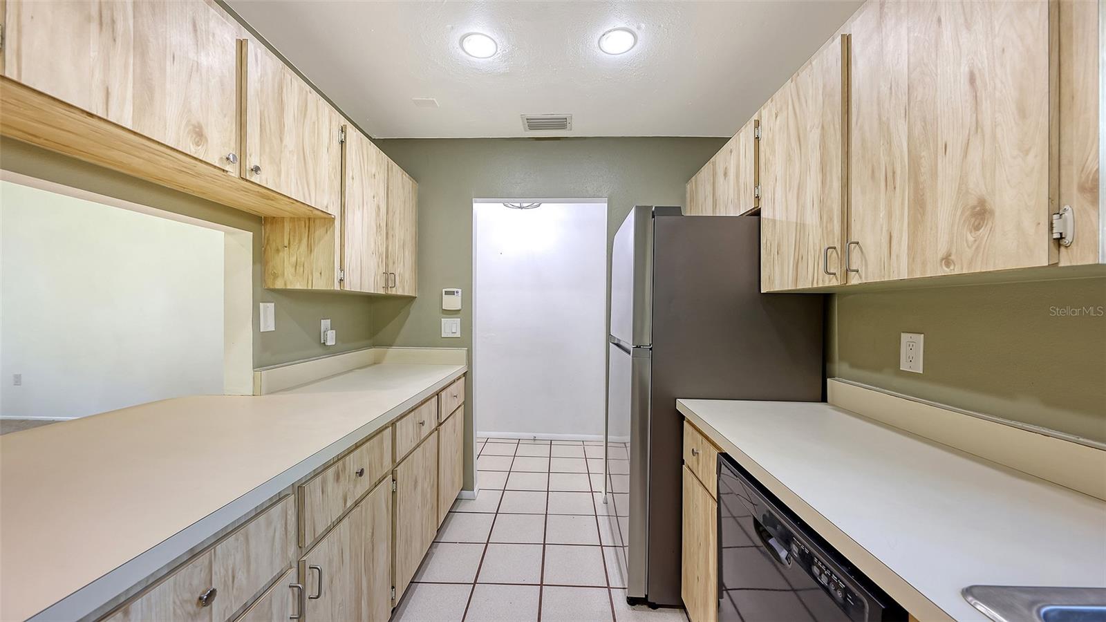 Image 4 of 39 For 4969 Village Gardens Drive 52