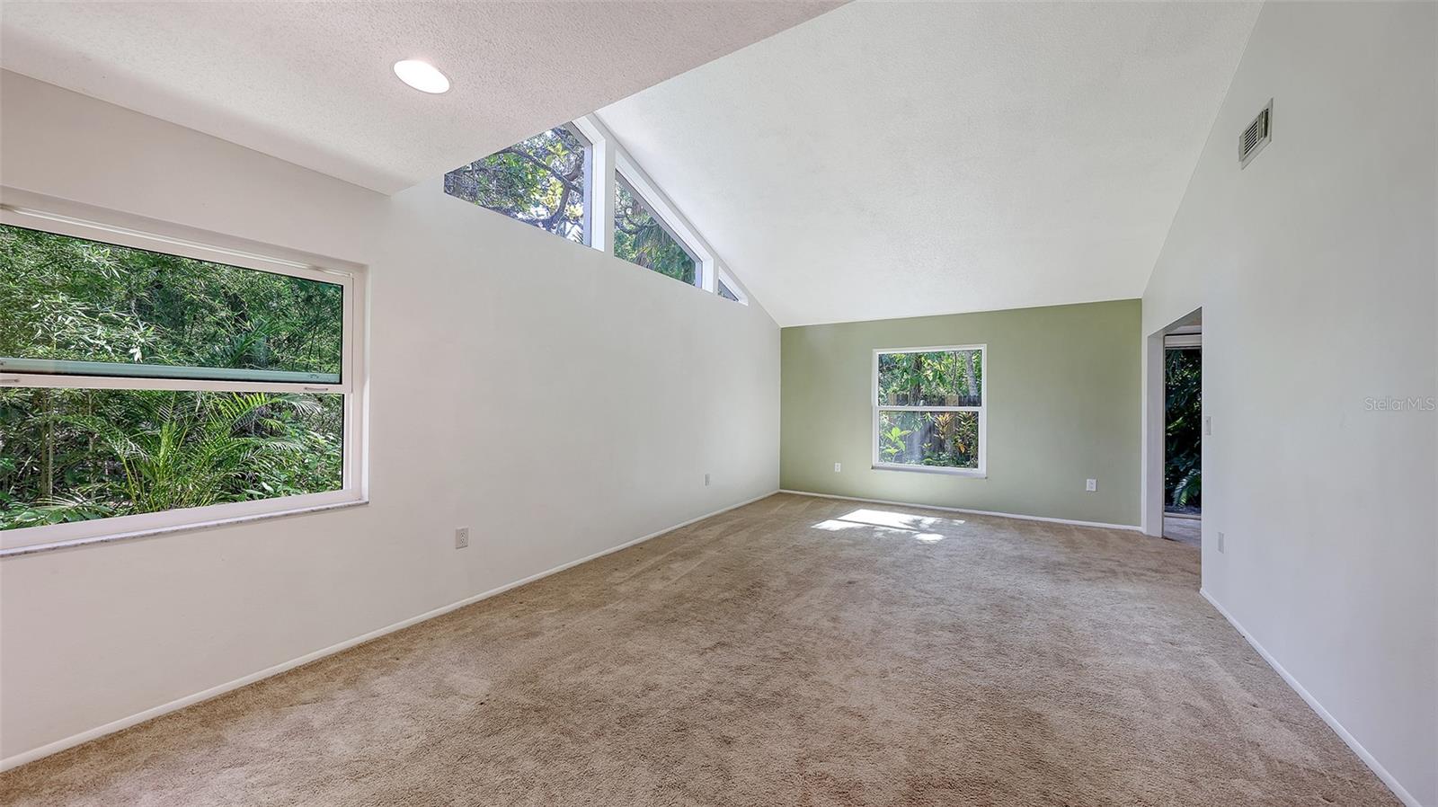 Image 5 of 39 For 4969 Village Gardens Drive 52