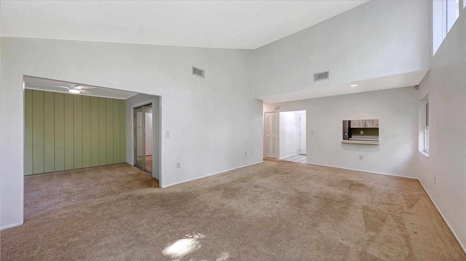 Image 7 of 39 For 4969 Village Gardens Drive 52