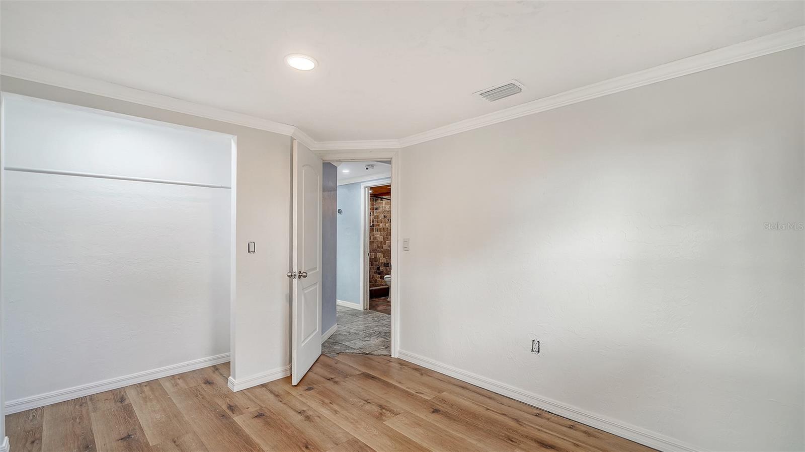 Image 13 of 39 For 1203 Pineland Avenue