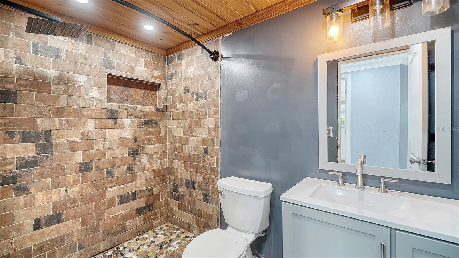 Image 18 of 39 For 1203 Pineland Avenue