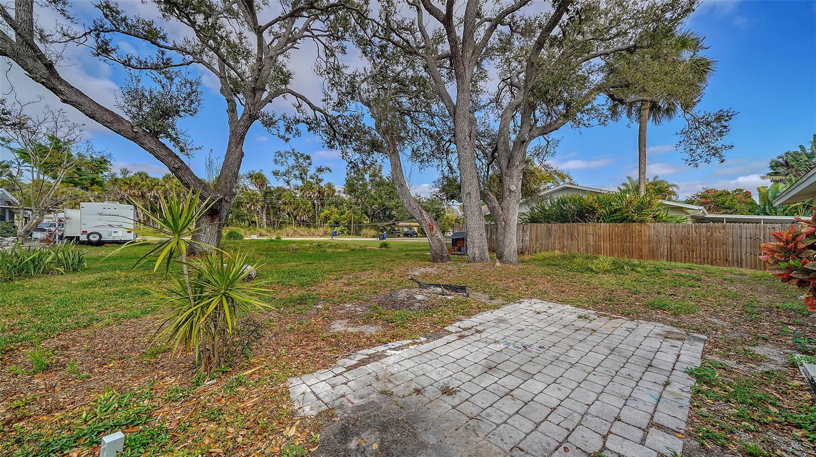 Image 19 of 39 For 1203 Pineland Avenue