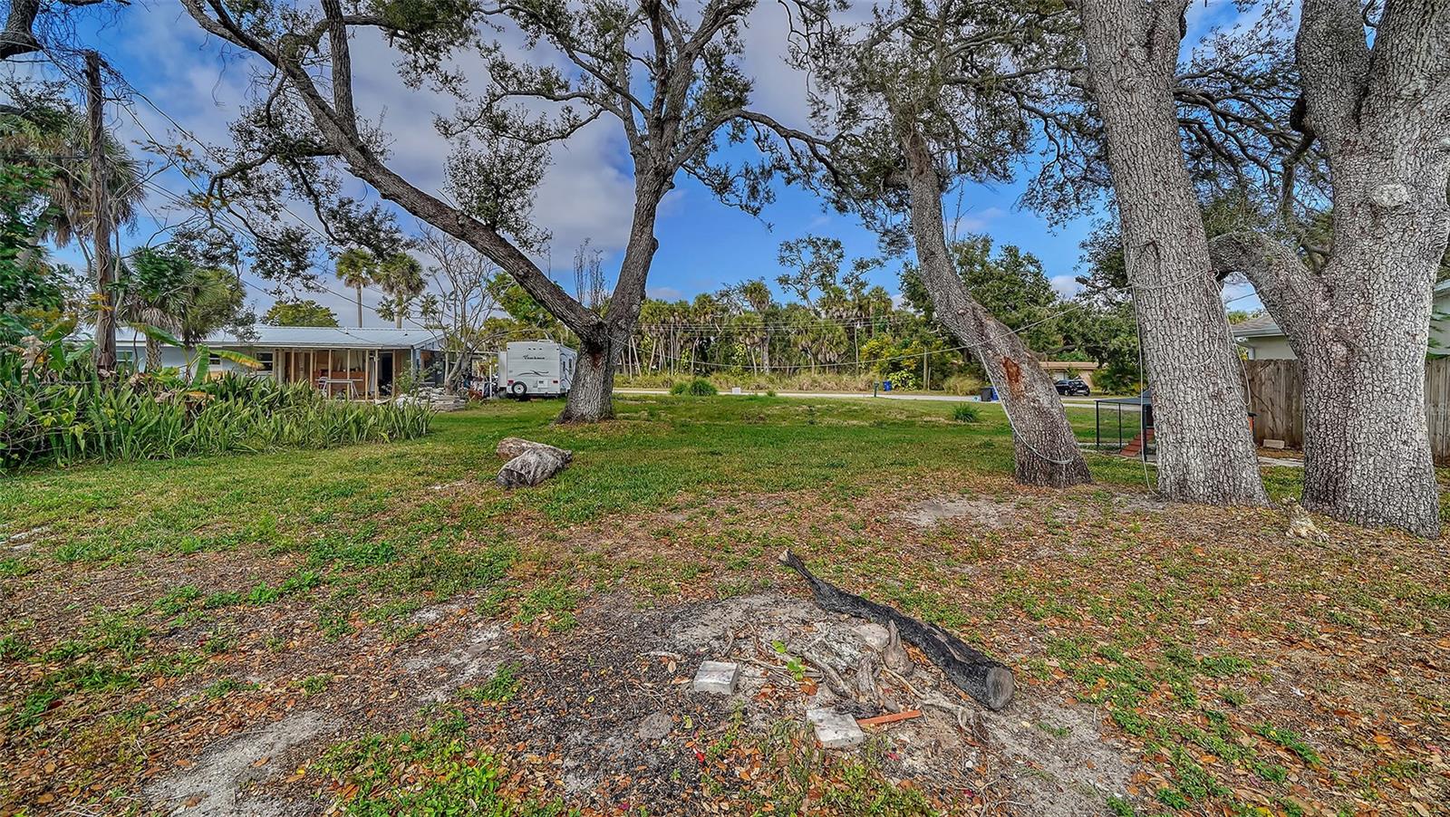 Image 20 of 39 For 1203 Pineland Avenue