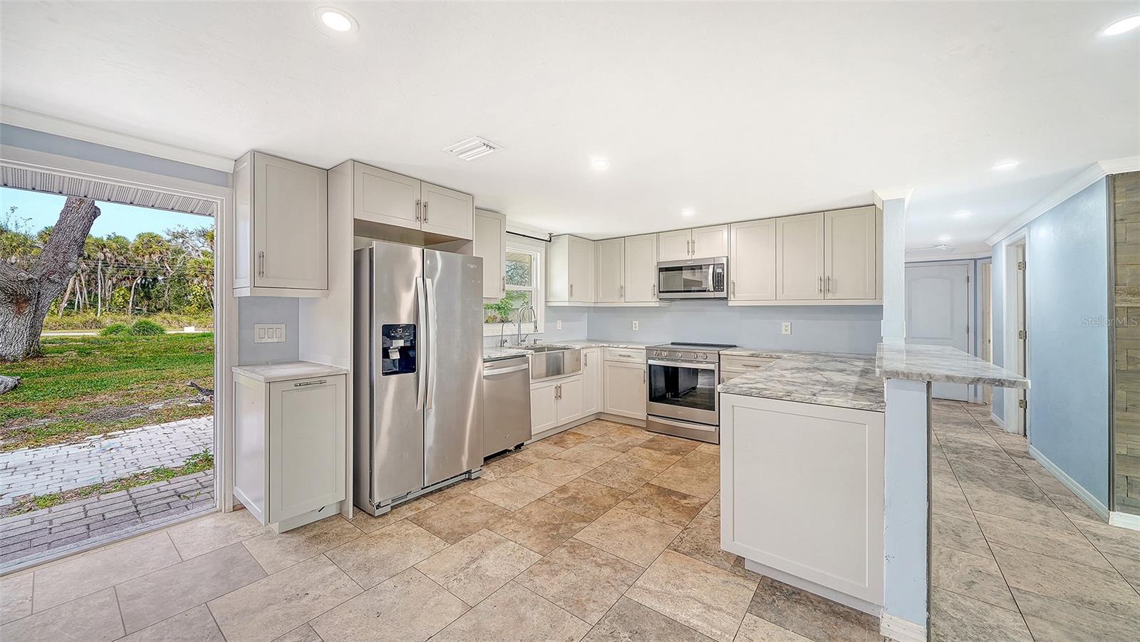 Image 5 of 39 For 1203 Pineland Avenue