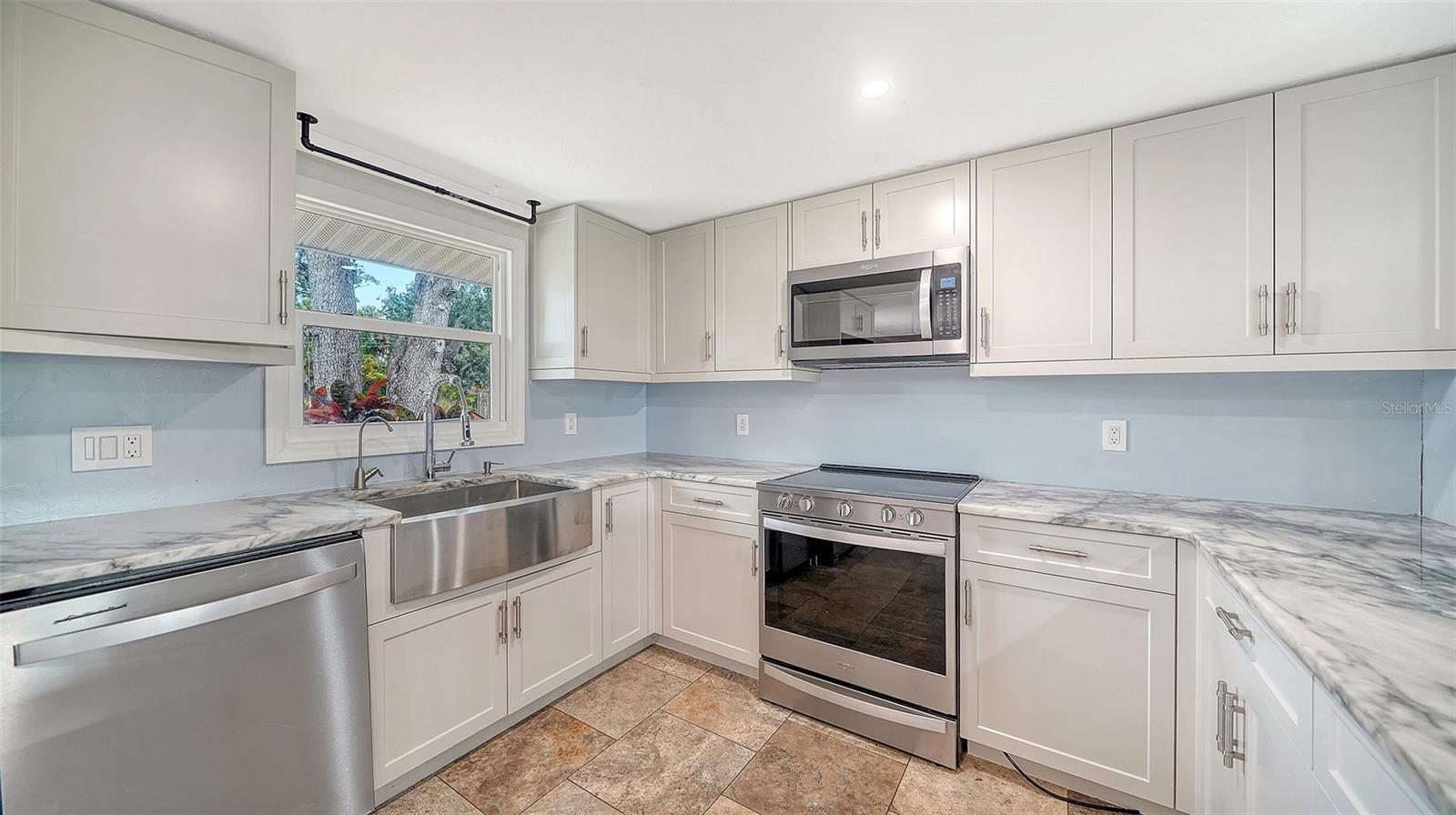 Image 6 of 39 For 1203 Pineland Avenue