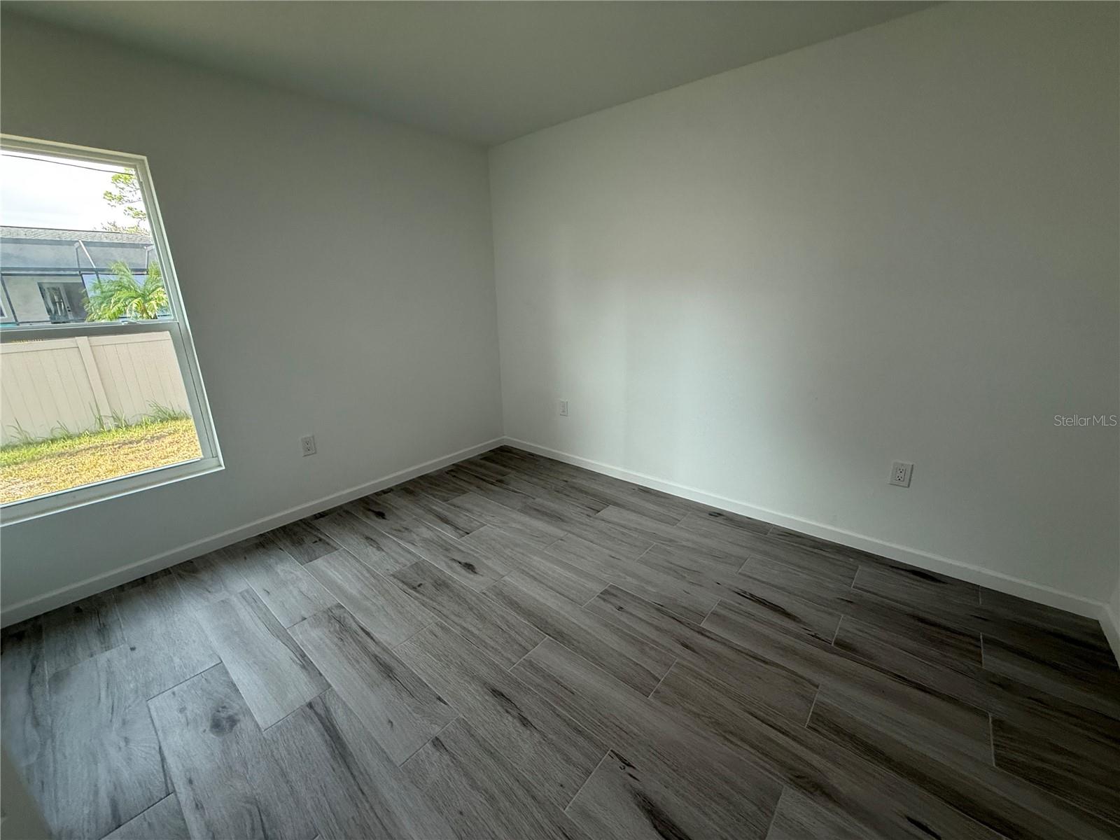 Image 17 of 30 For 2459 Oracle Lane