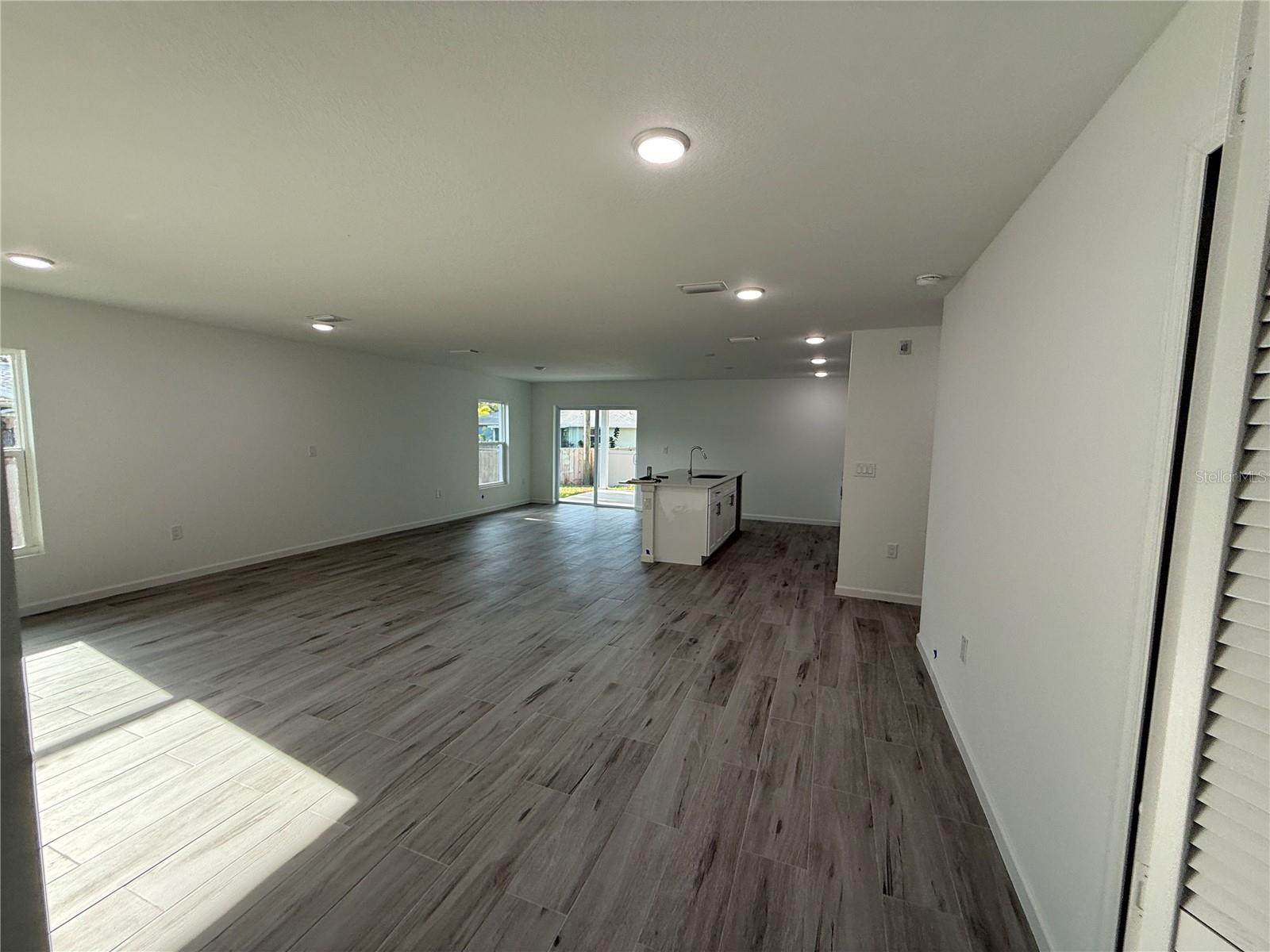 Image 3 of 30 For 2459 Oracle Lane