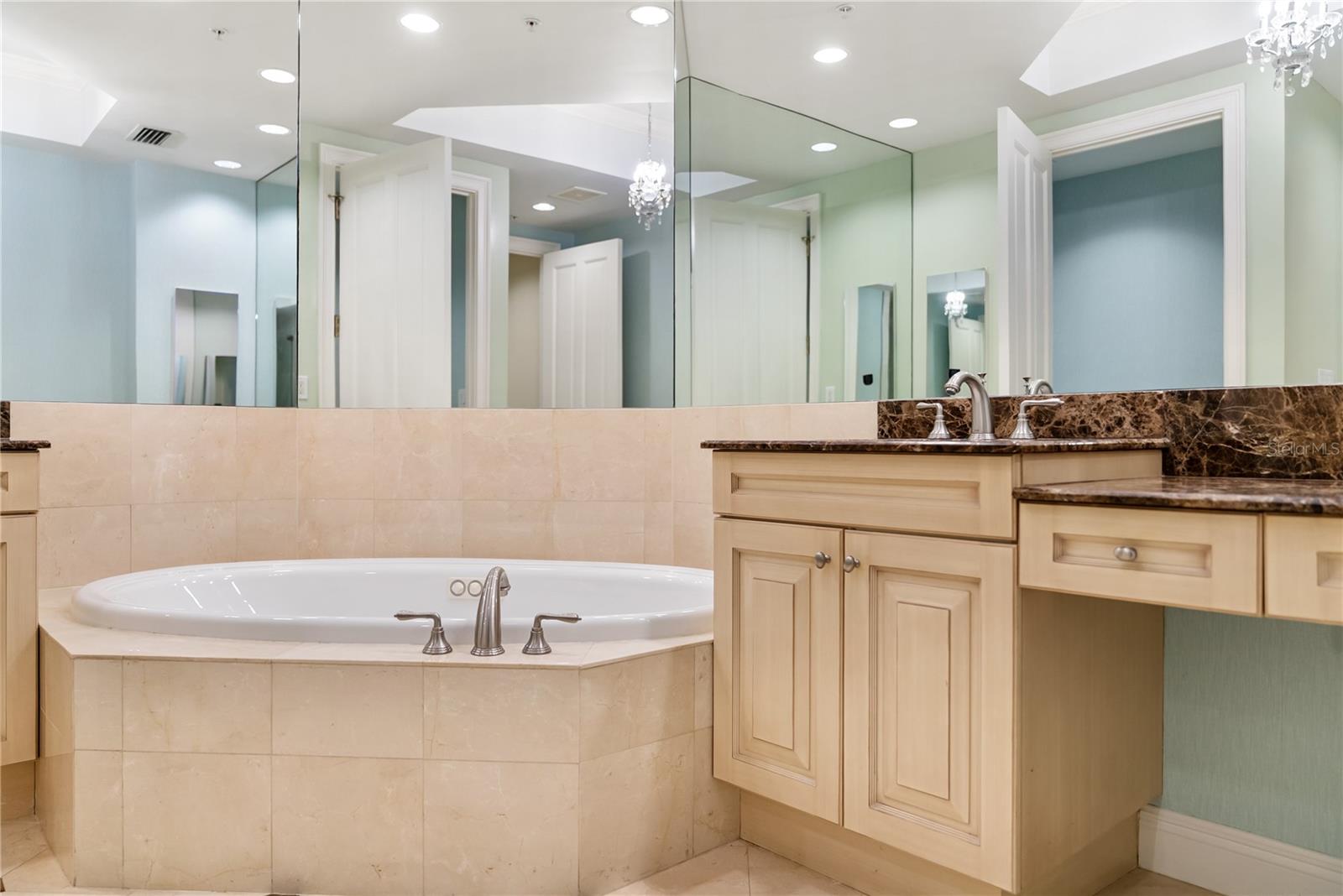 Image 23 of 34 For 1300 Benjamin Franklin Drive 305