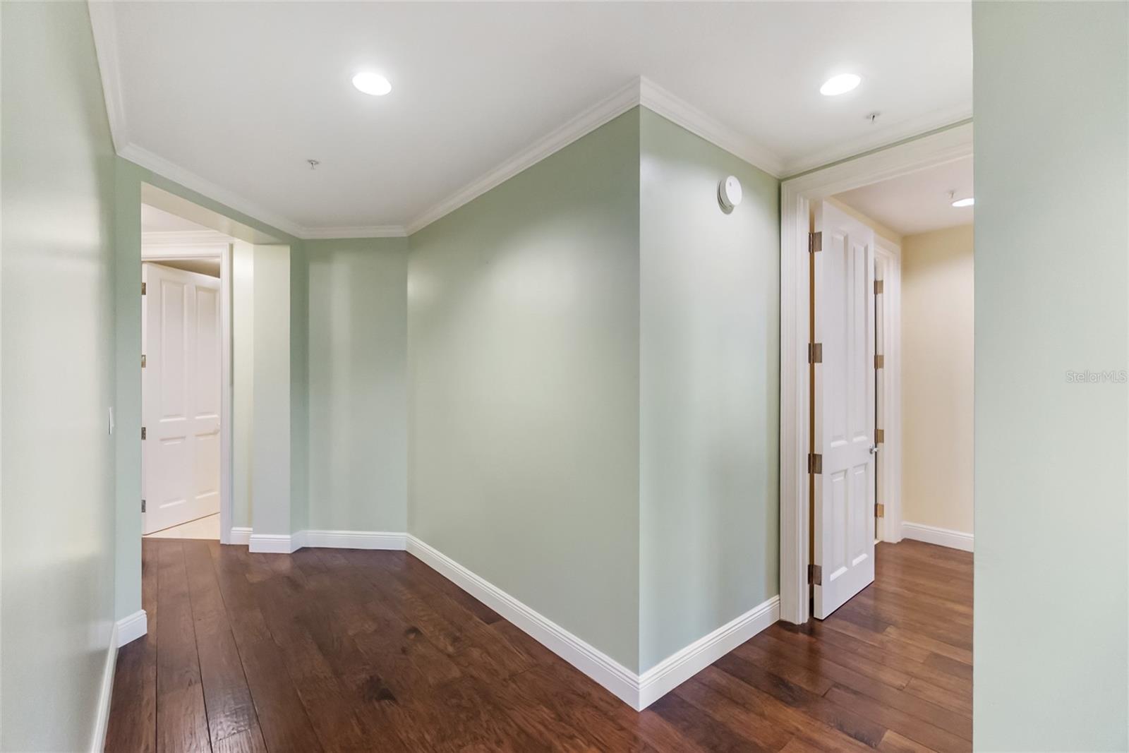 Image 30 of 34 For 1300 Benjamin Franklin Drive 305