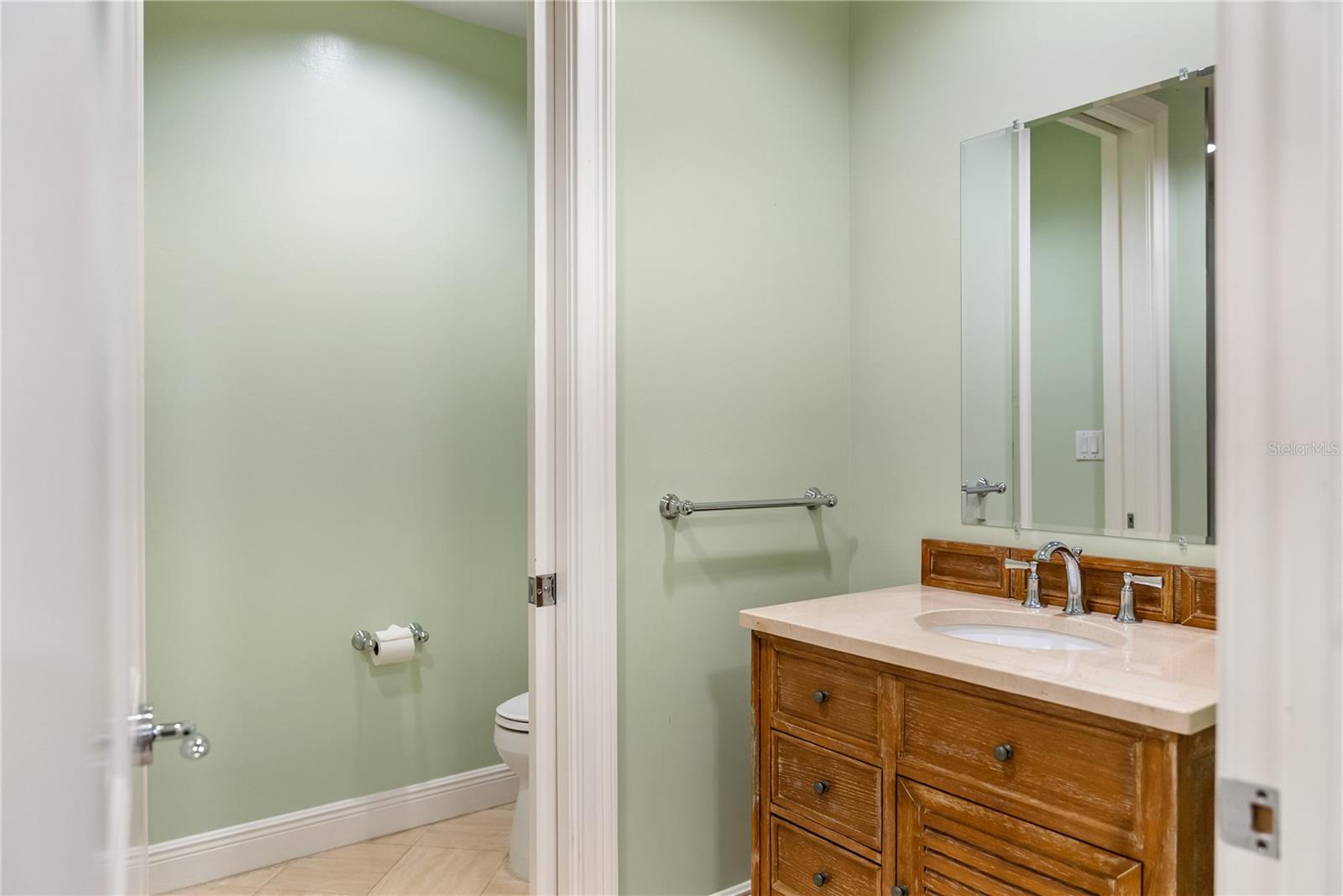 Image 33 of 34 For 1300 Benjamin Franklin Drive 305