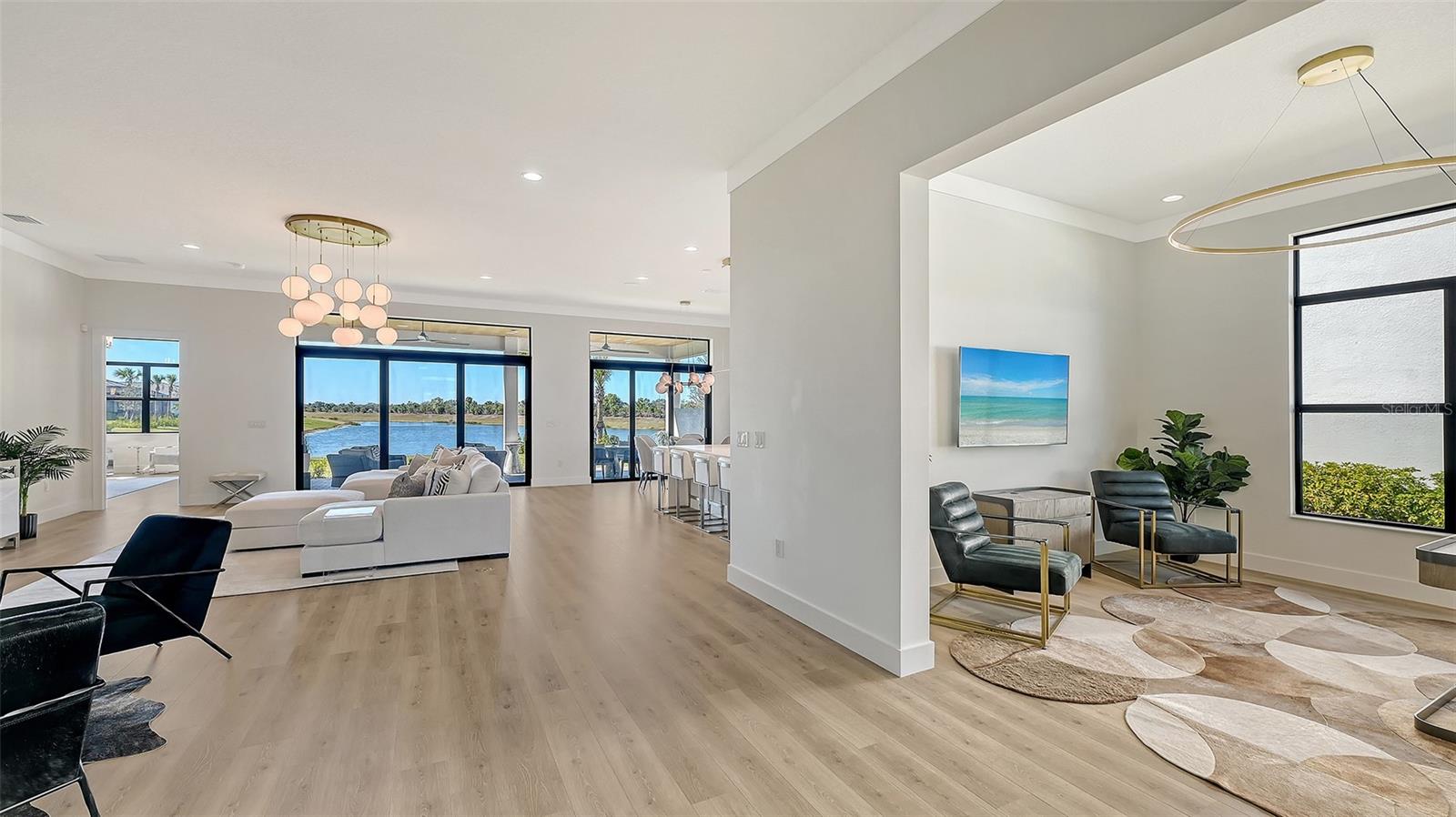 Listing photo id 12 for 4521 Mondrian Court