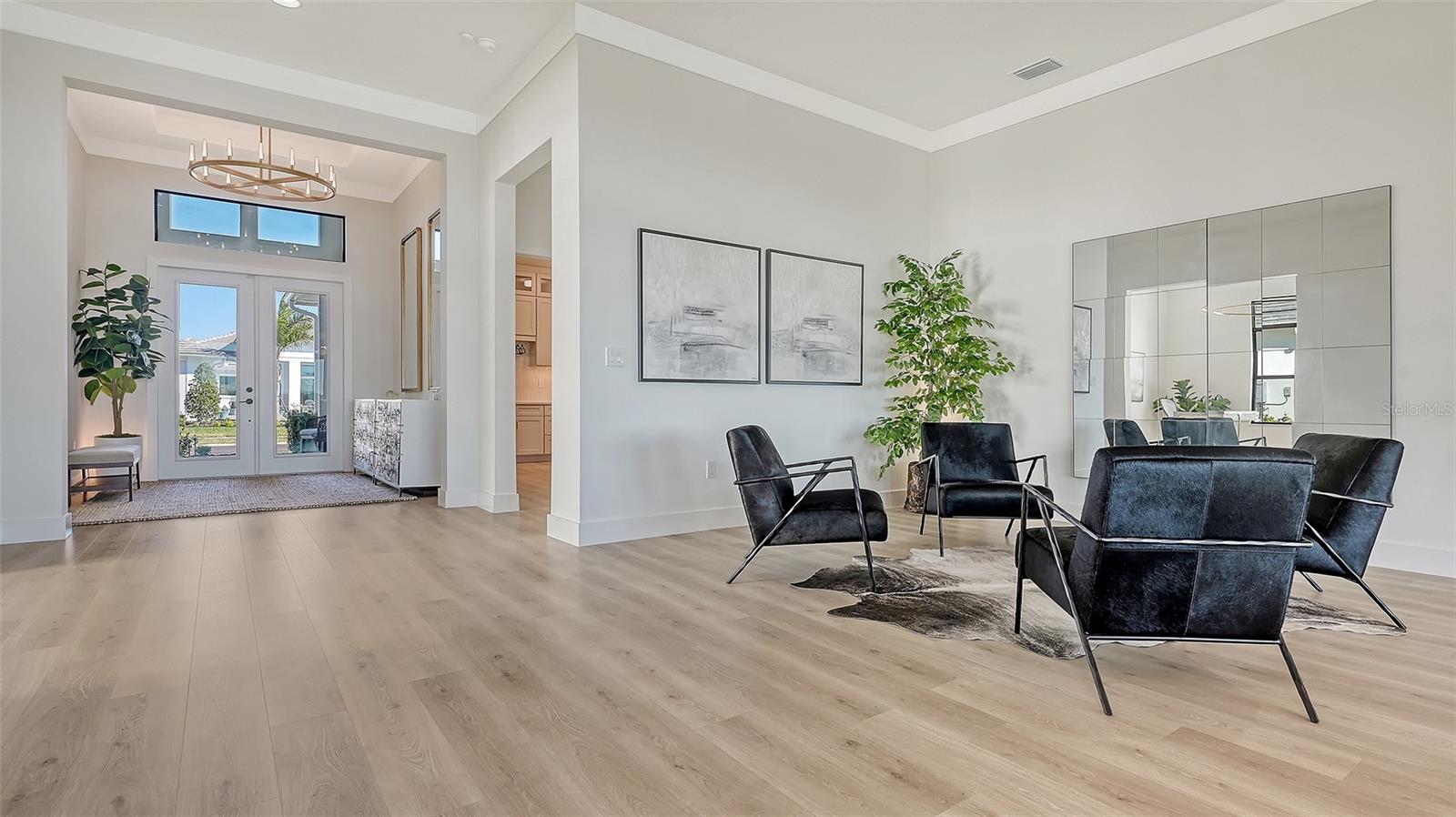 Listing photo id 13 for 4521 Mondrian Court