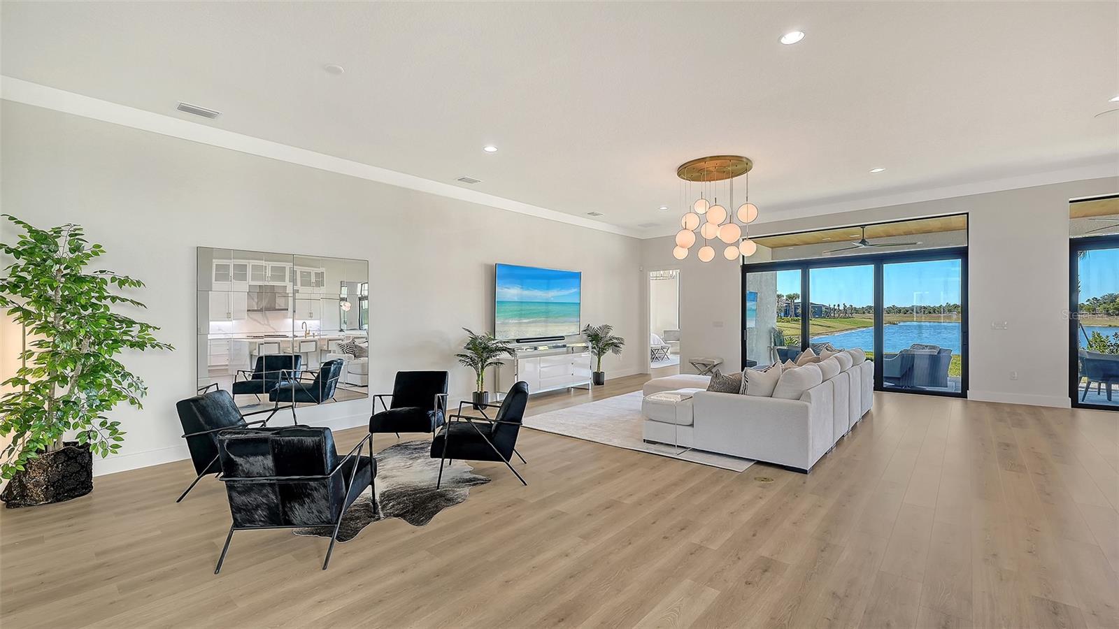 Listing photo id 14 for 4521 Mondrian Court