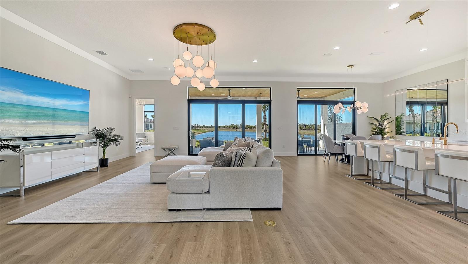 Listing photo id 15 for 4521 Mondrian Court