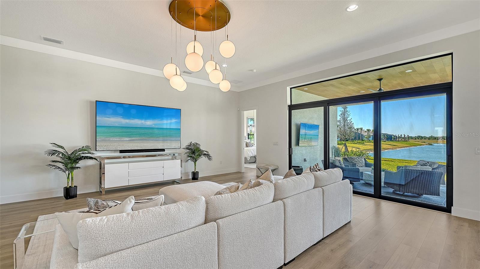 Listing photo id 17 for 4521 Mondrian Court