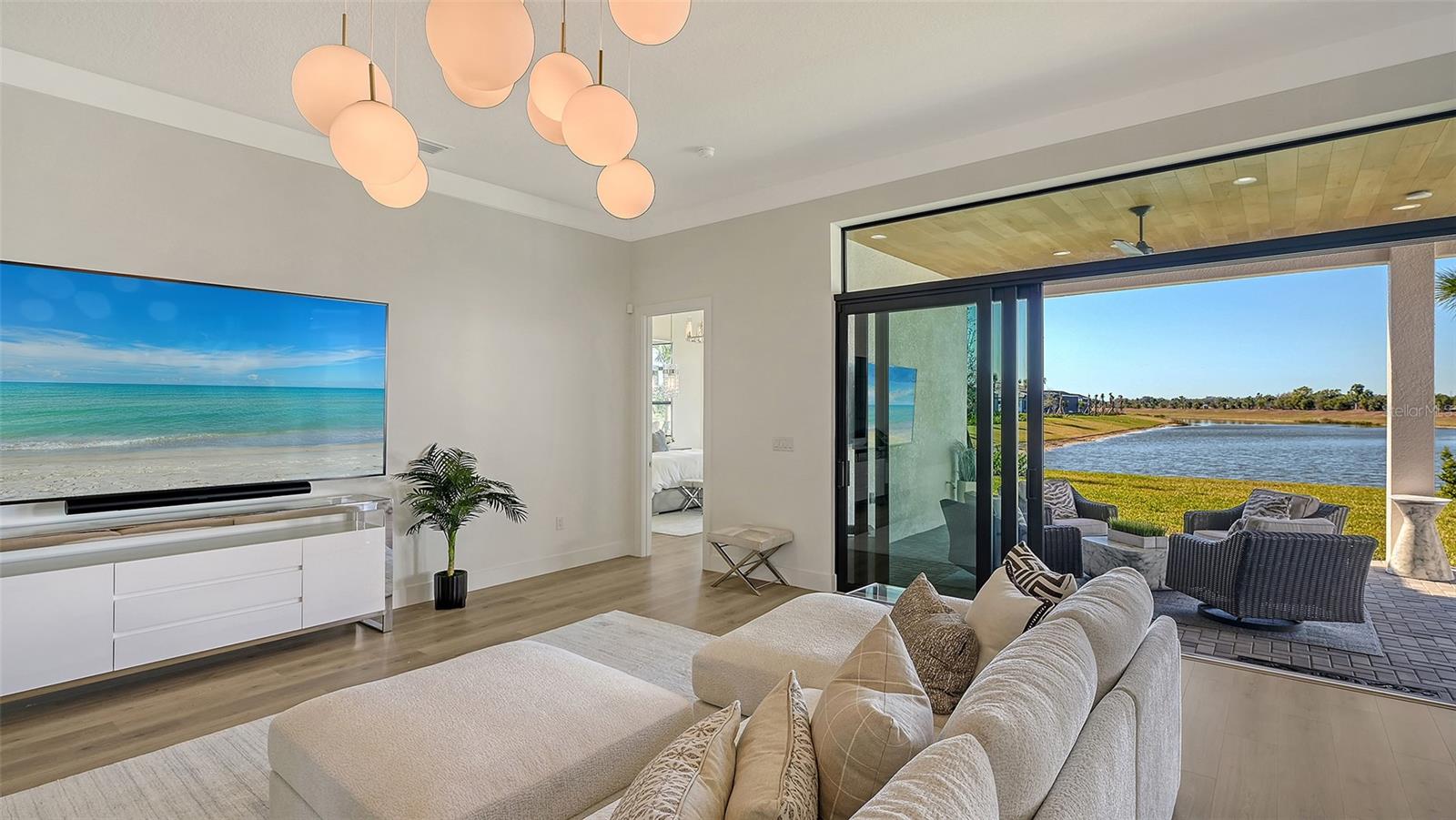 Listing photo id 19 for 4521 Mondrian Court