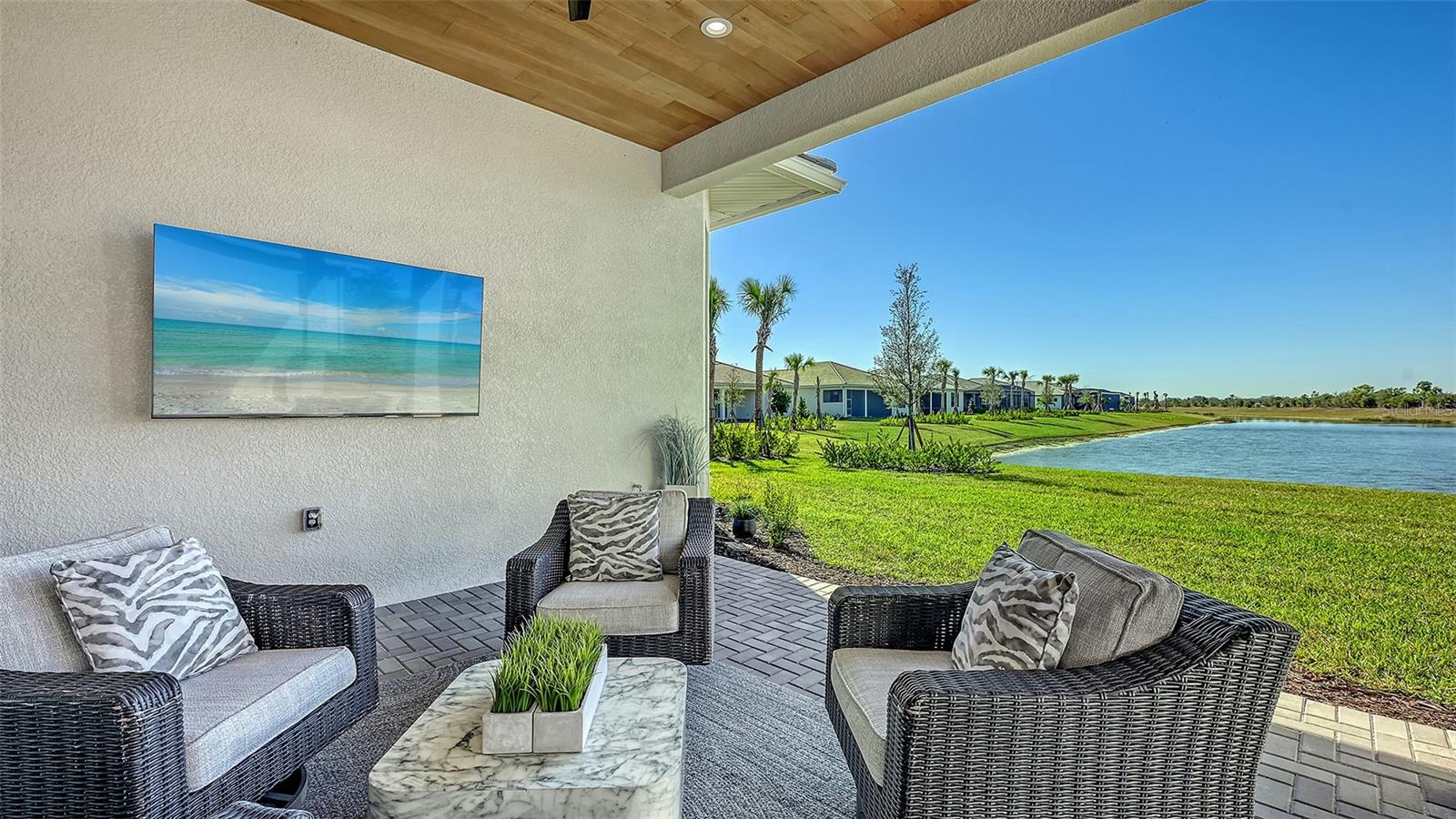 Listing photo id 22 for 4521 Mondrian Court