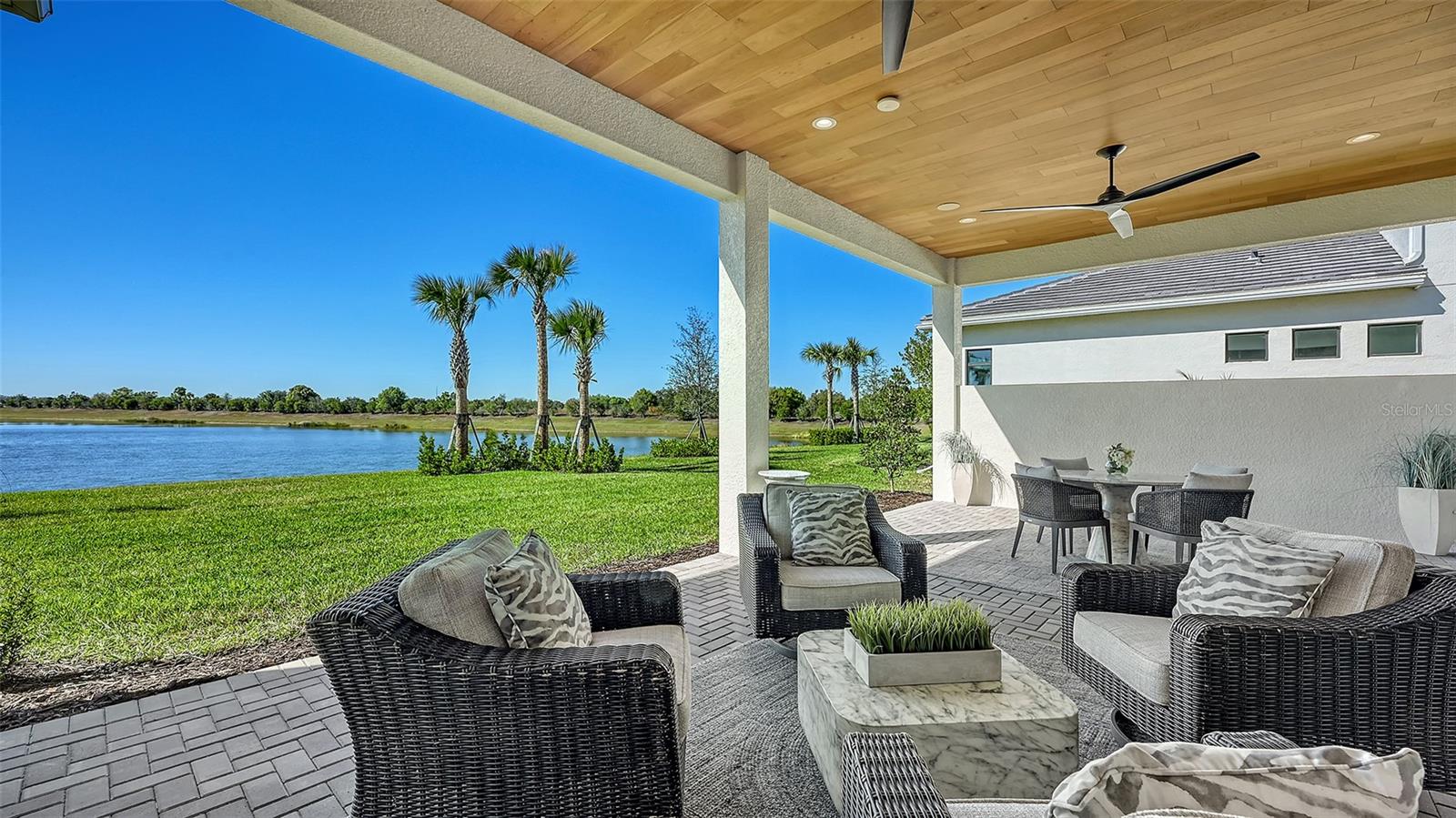 Listing photo id 23 for 4521 Mondrian Court