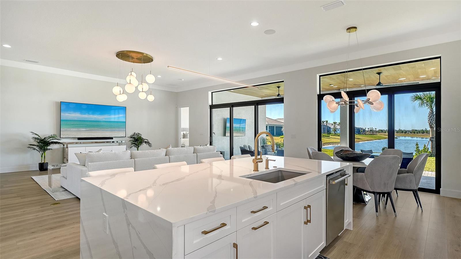 Listing photo id 30 for 4521 Mondrian Court