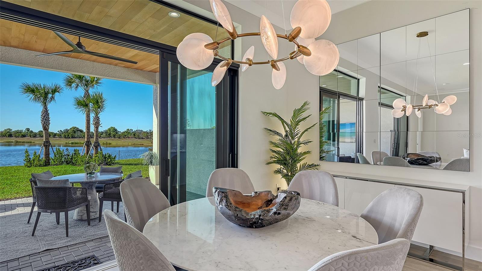 Listing photo id 35 for 4521 Mondrian Court