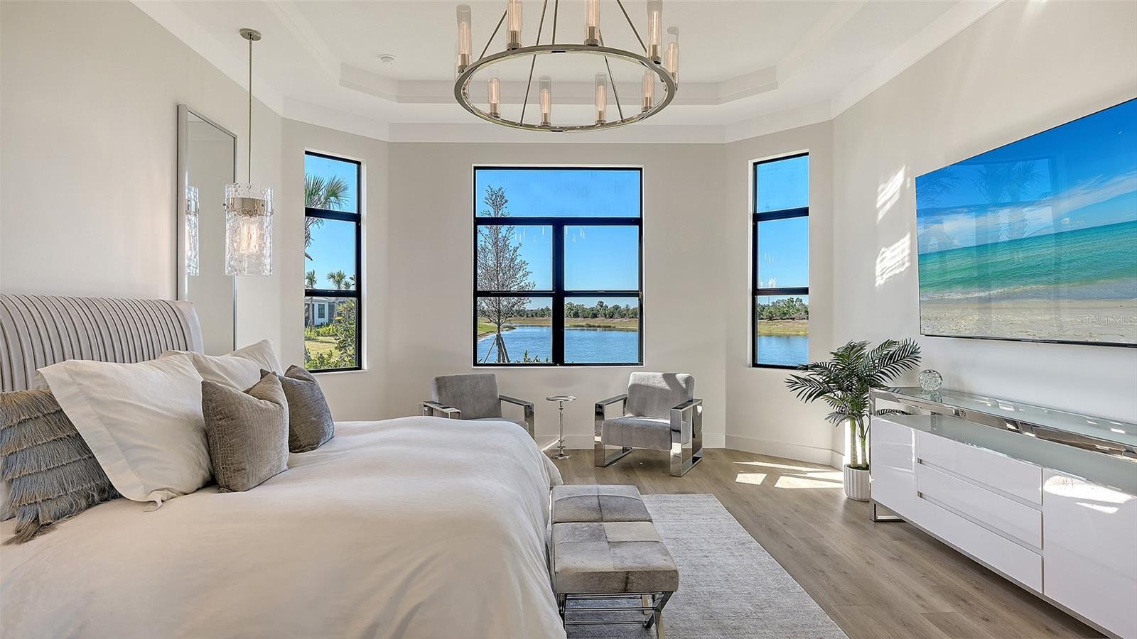 Listing photo id 41 for 4521 Mondrian Court