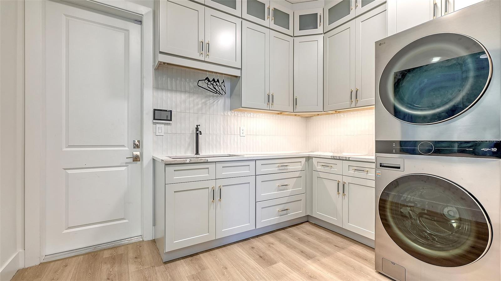 Listing photo id 55 for 4521 Mondrian Court