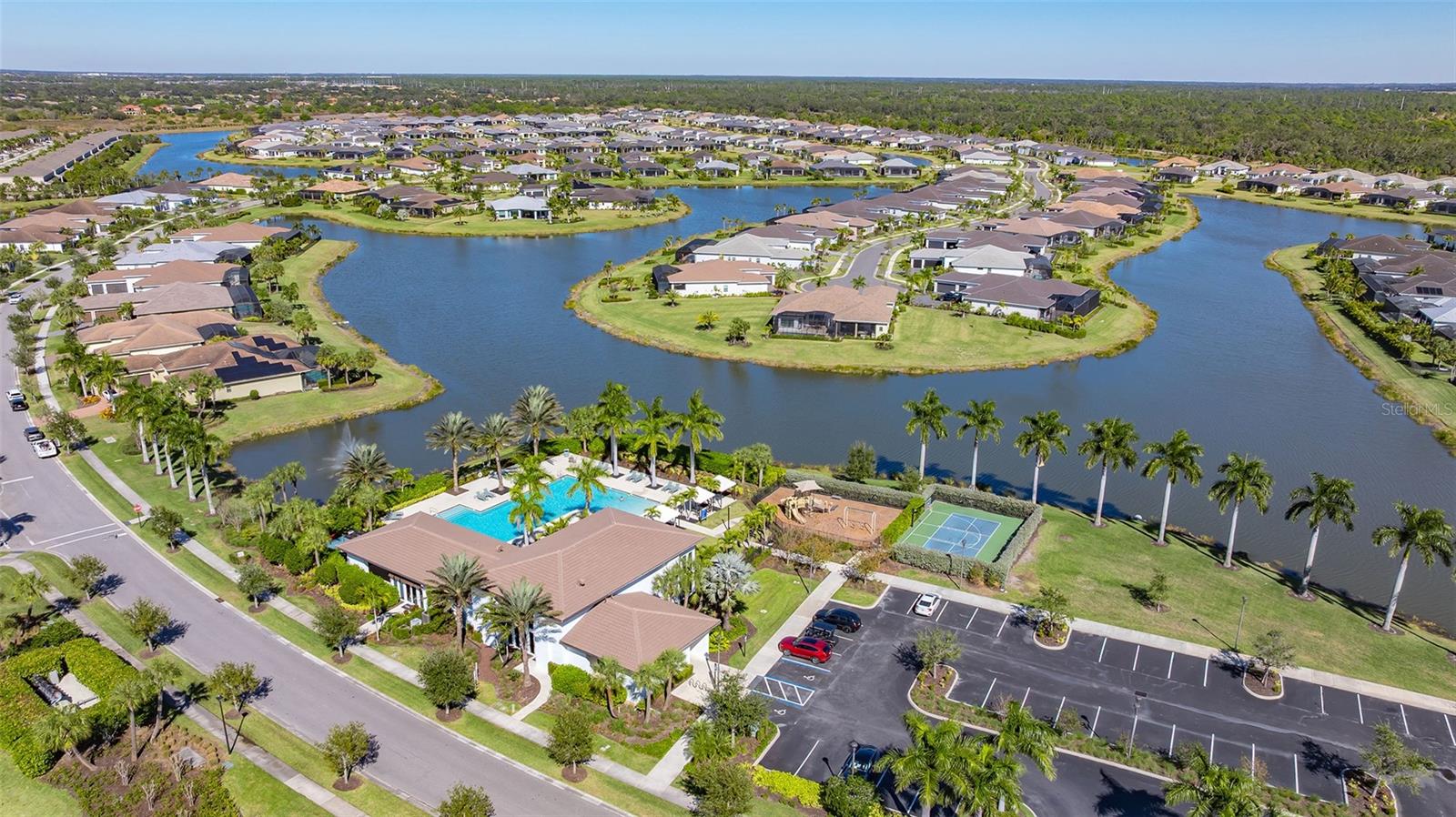 Listing photo id 72 for 4521 Mondrian Court