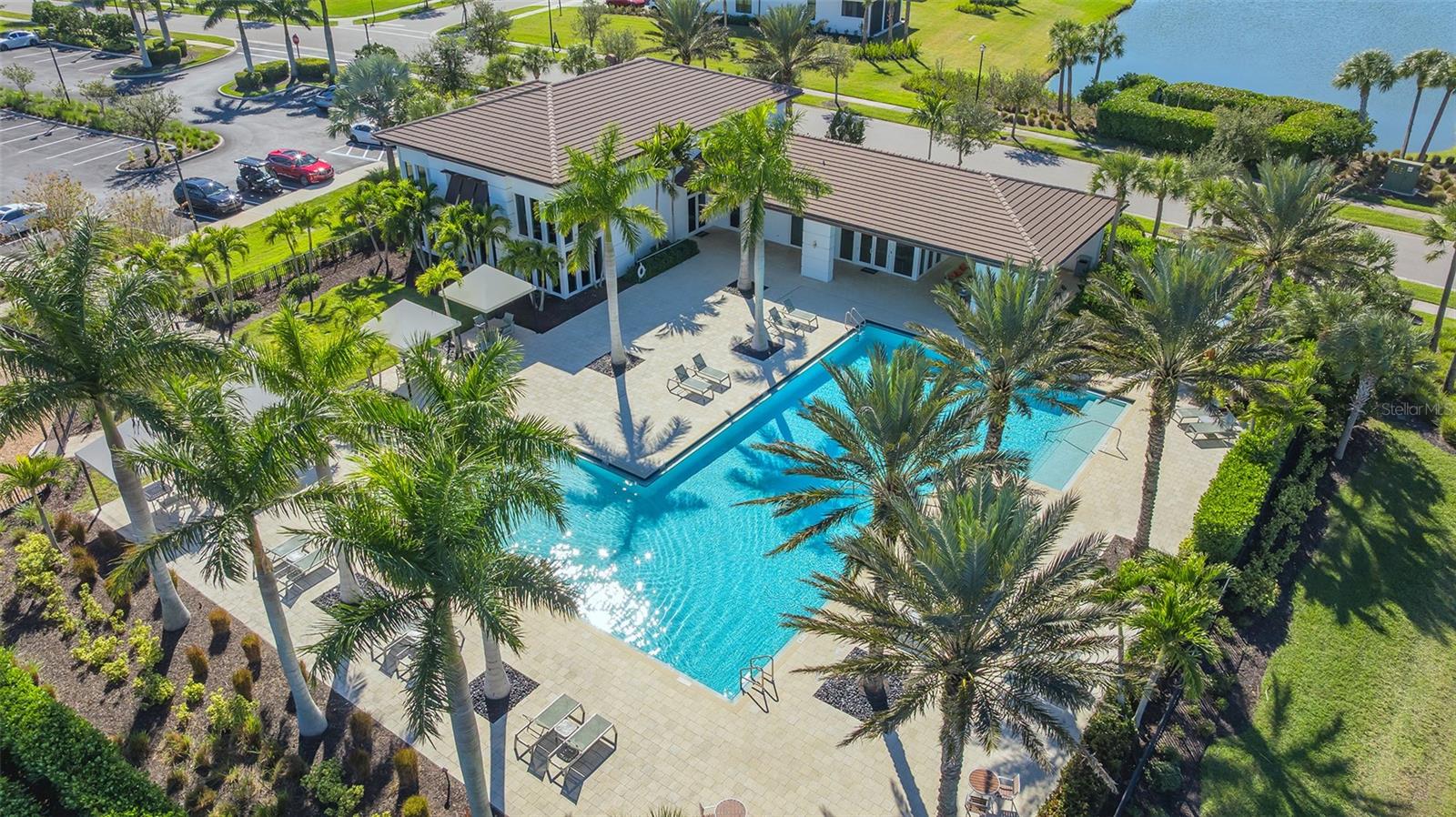 Listing photo id 76 for 4521 Mondrian Court