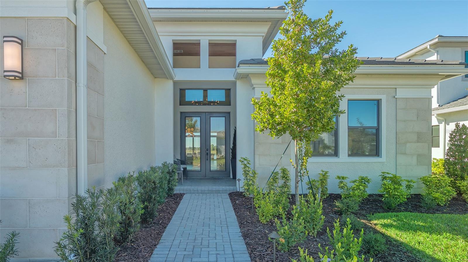 Listing photo id 6 for 4521 Mondrian Court