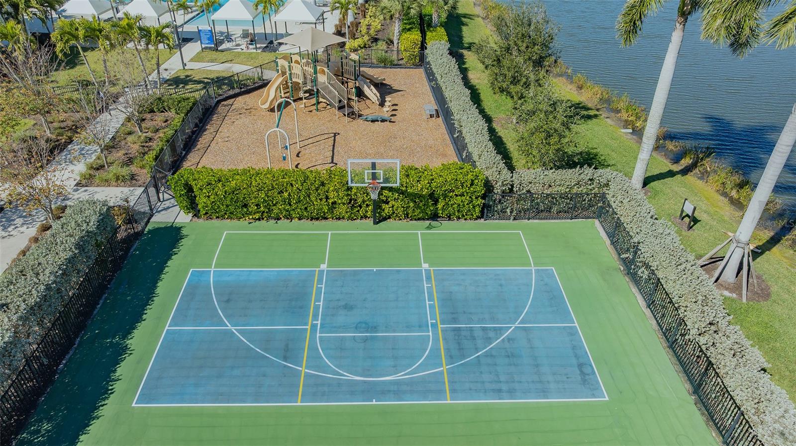 Listing photo id 78 for 4521 Mondrian Court