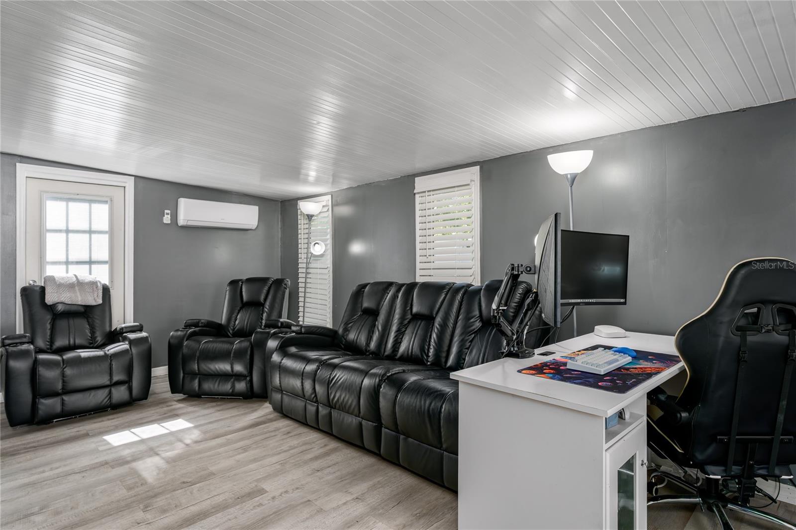 Image 10 of 30 For 205 52nd Avenue Terrace E