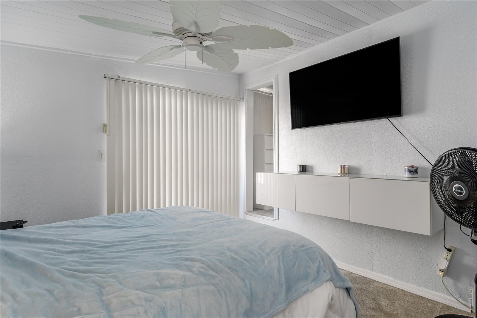 Image 11 of 30 For 205 52nd Avenue Terrace E