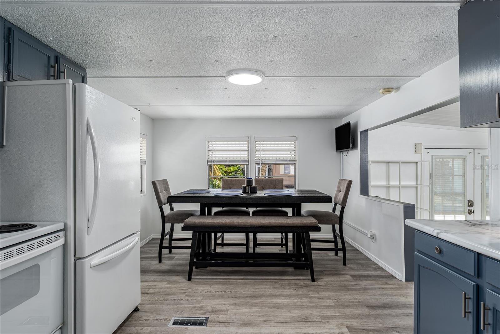 Image 2 of 30 For 205 52nd Avenue Terrace E