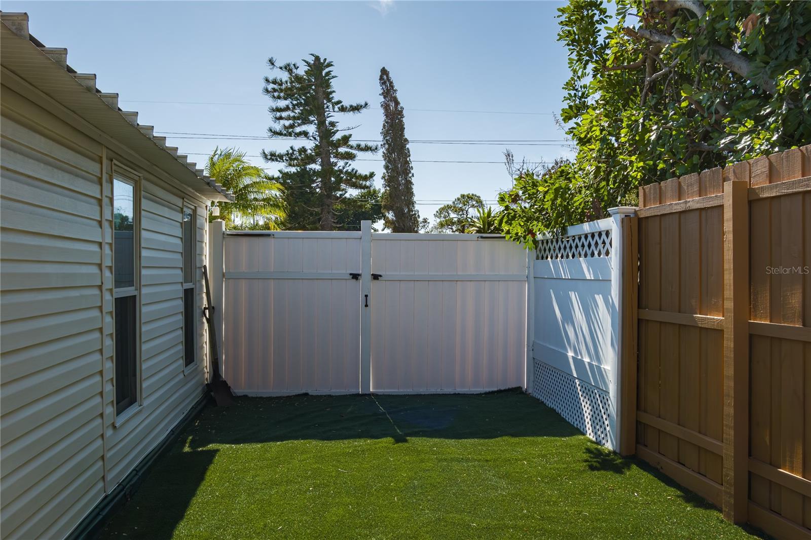 Image 27 of 30 For 205 52nd Avenue Terrace E