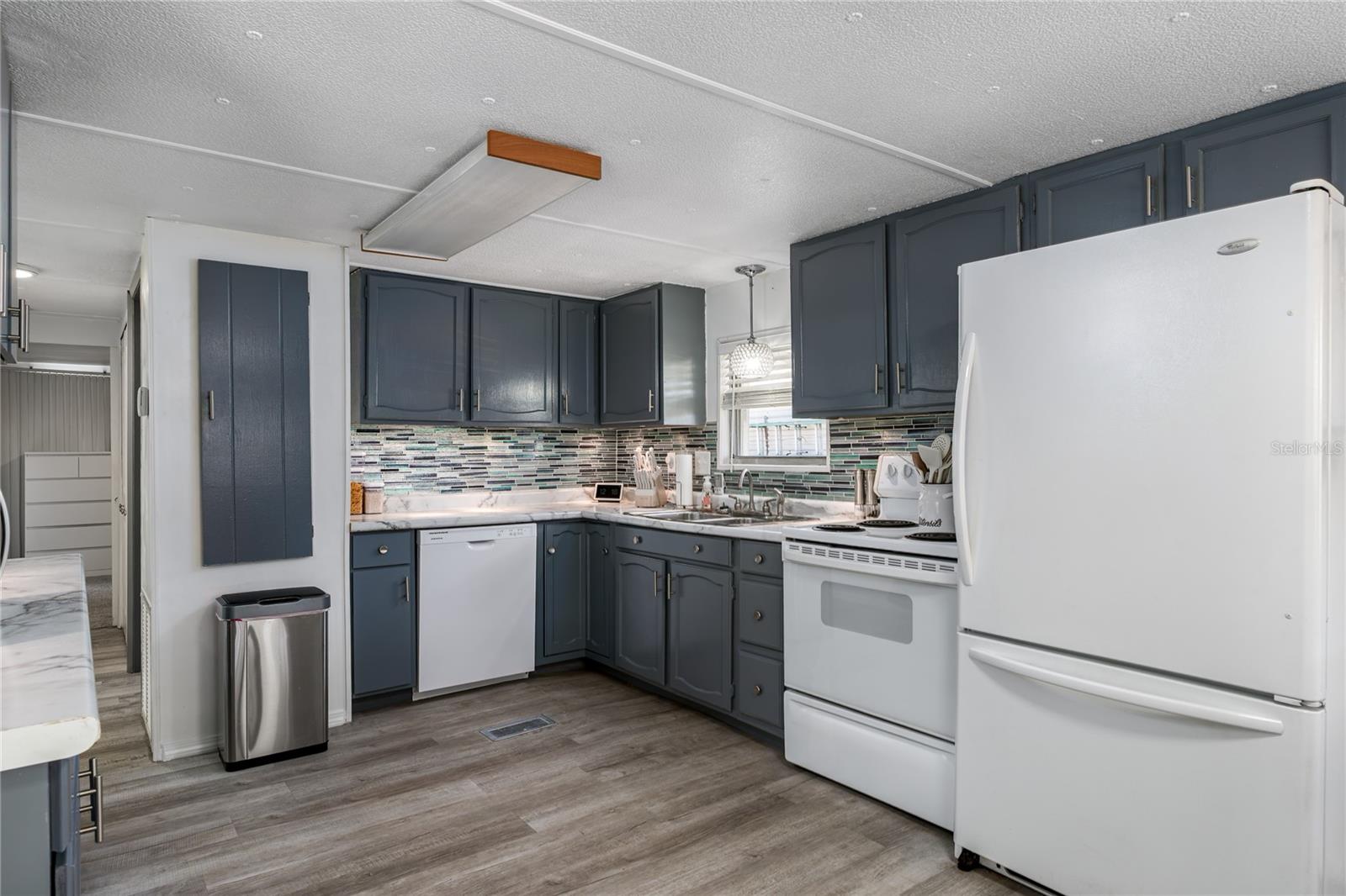 Image 3 of 30 For 205 52nd Avenue Terrace E