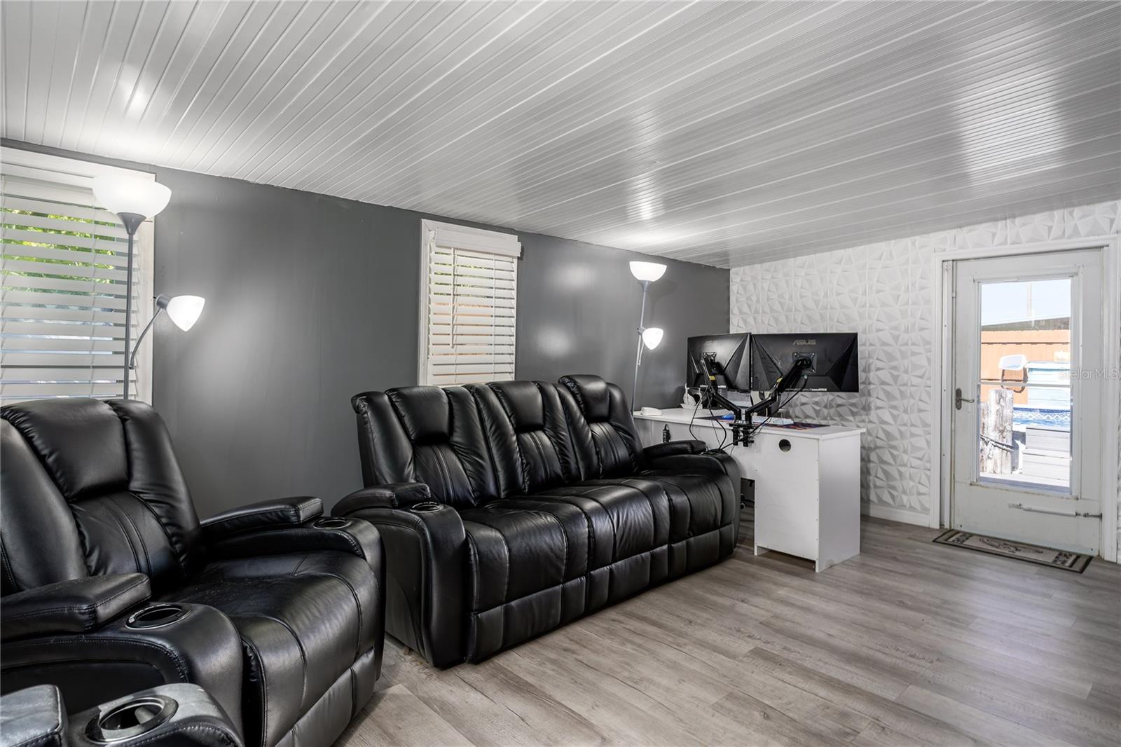 Image 9 of 30 For 205 52nd Avenue Terrace E