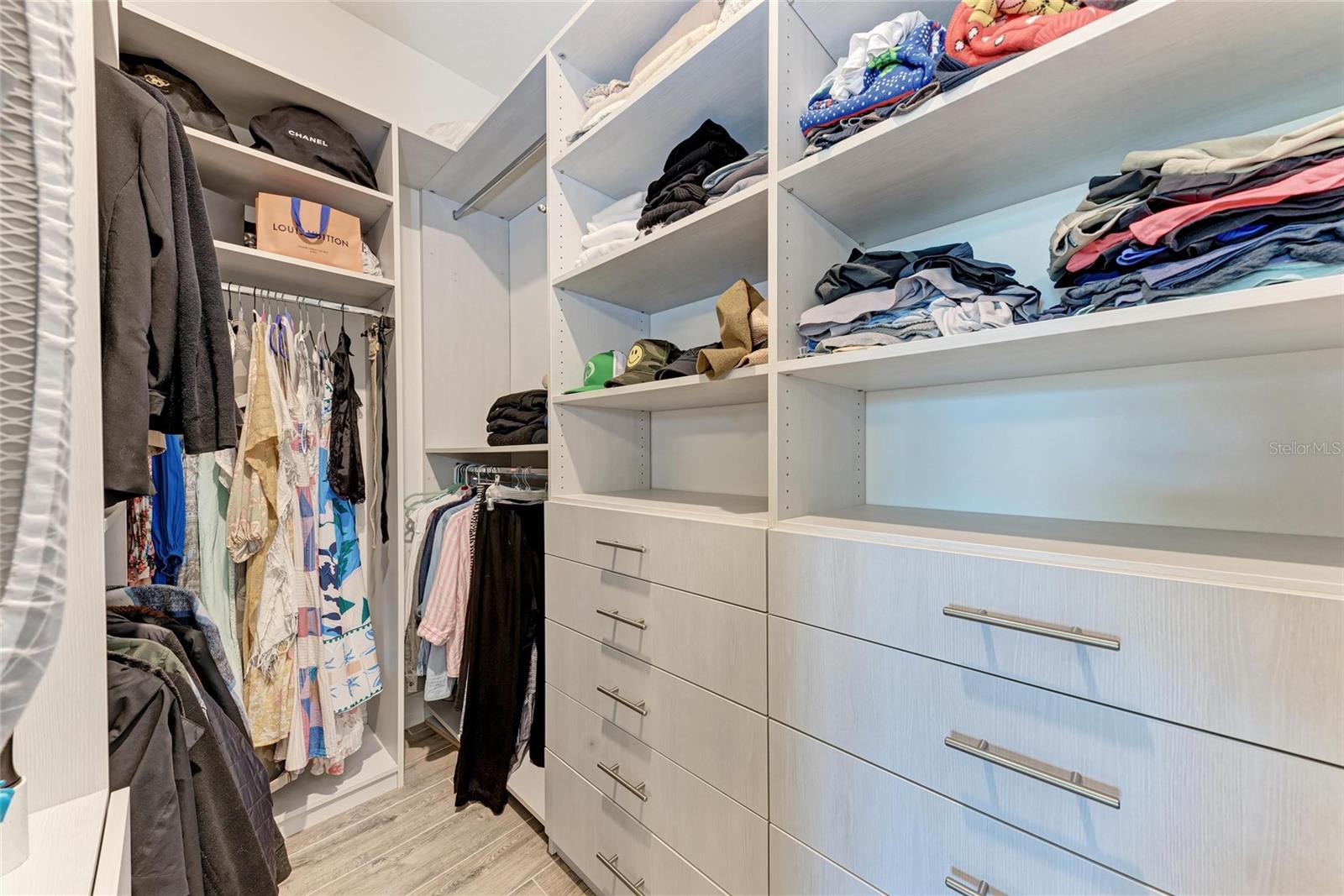 Image 44 of 95 For 2322 5th Street E