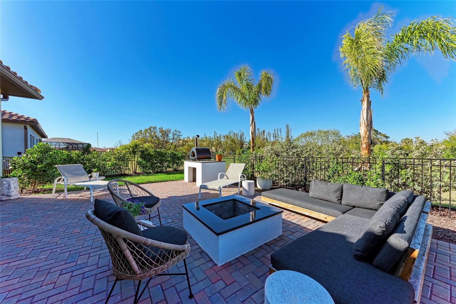 Image 56 of 95 For 2322 5th Street E